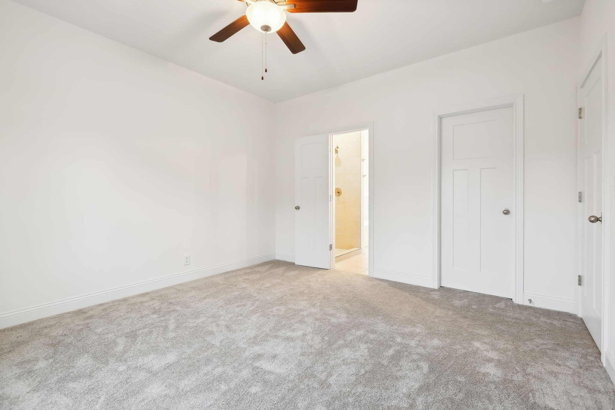 Clarksville, Tennessee, 37043, United States, 4 Bedrooms Bedrooms, ,4 BathroomsBathrooms,Residential,For Sale,2005810