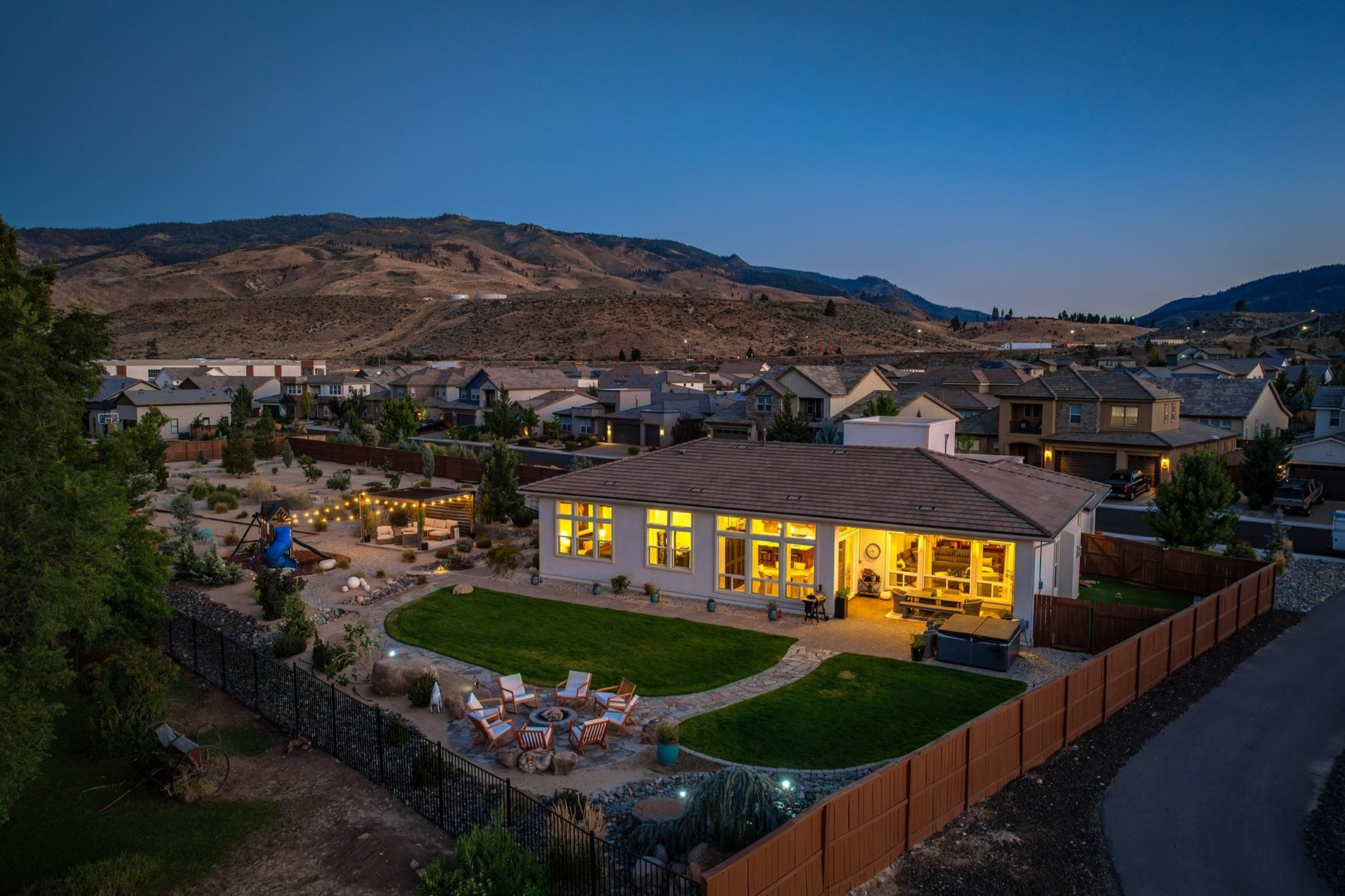  Private Luxury Retreat in Verdi with Custom Designer Finishes & Peavine Views - 物件實景