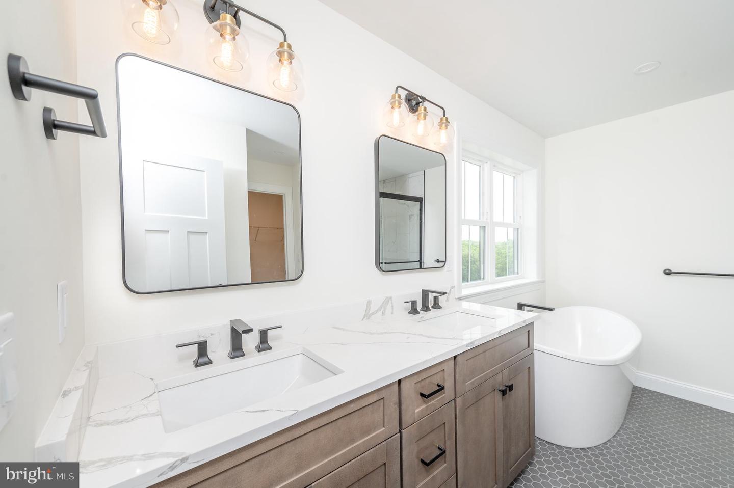 Lancaster, Pennsylvania, 17602, United States, 4 Bedrooms Bedrooms, ,3 BathroomsBathrooms,Residential,For Sale,1874540