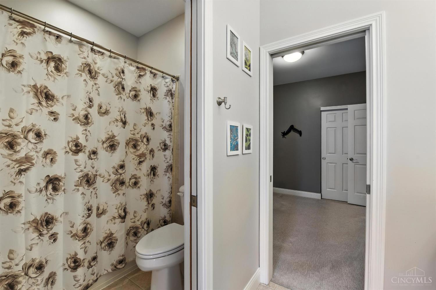 Cincinnati, Ohio, 45226, United States, 3 Bedrooms Bedrooms, ,4 BathroomsBathrooms,Residential,For Sale,1907461