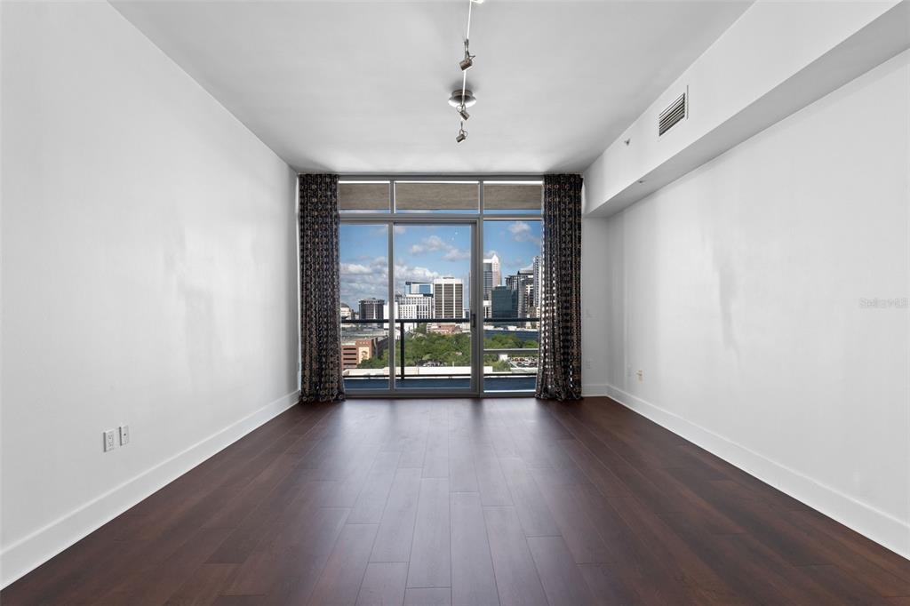 Orlando, Florida, 32801, United States, 2 Bedrooms Bedrooms, ,2 BathroomsBathrooms,Residential,For Sale,1987593