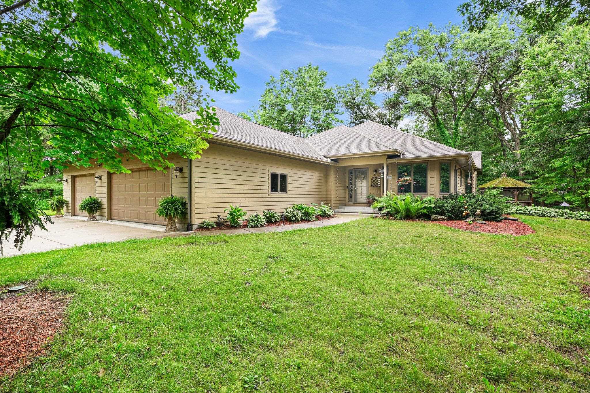 Spring Green, Wisconsin, 53588, United States, 4 Bedrooms Bedrooms, ,3 BathroomsBathrooms,Residential,For Sale,1930492