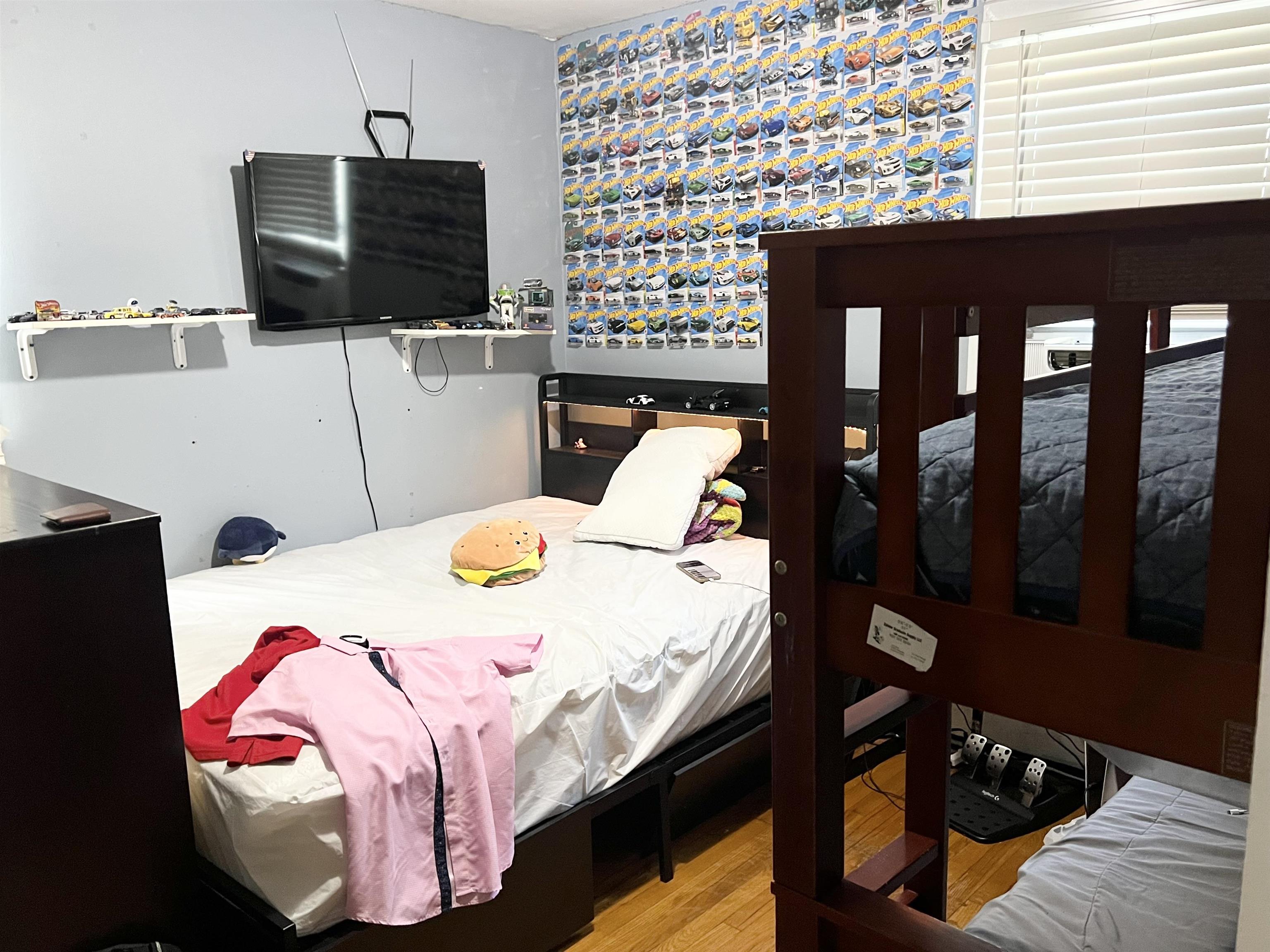 West New York, New Jersey, 07093, United States, 5 Bedrooms Bedrooms, ,2 BathroomsBathrooms,Residential,For Sale,1890881