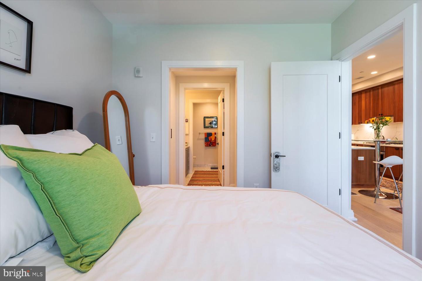 Washington, District of Columbia, 20003, United States, 1 Bedroom Bedrooms, ,2 BathroomsBathrooms,Residential,For Sale,1766672