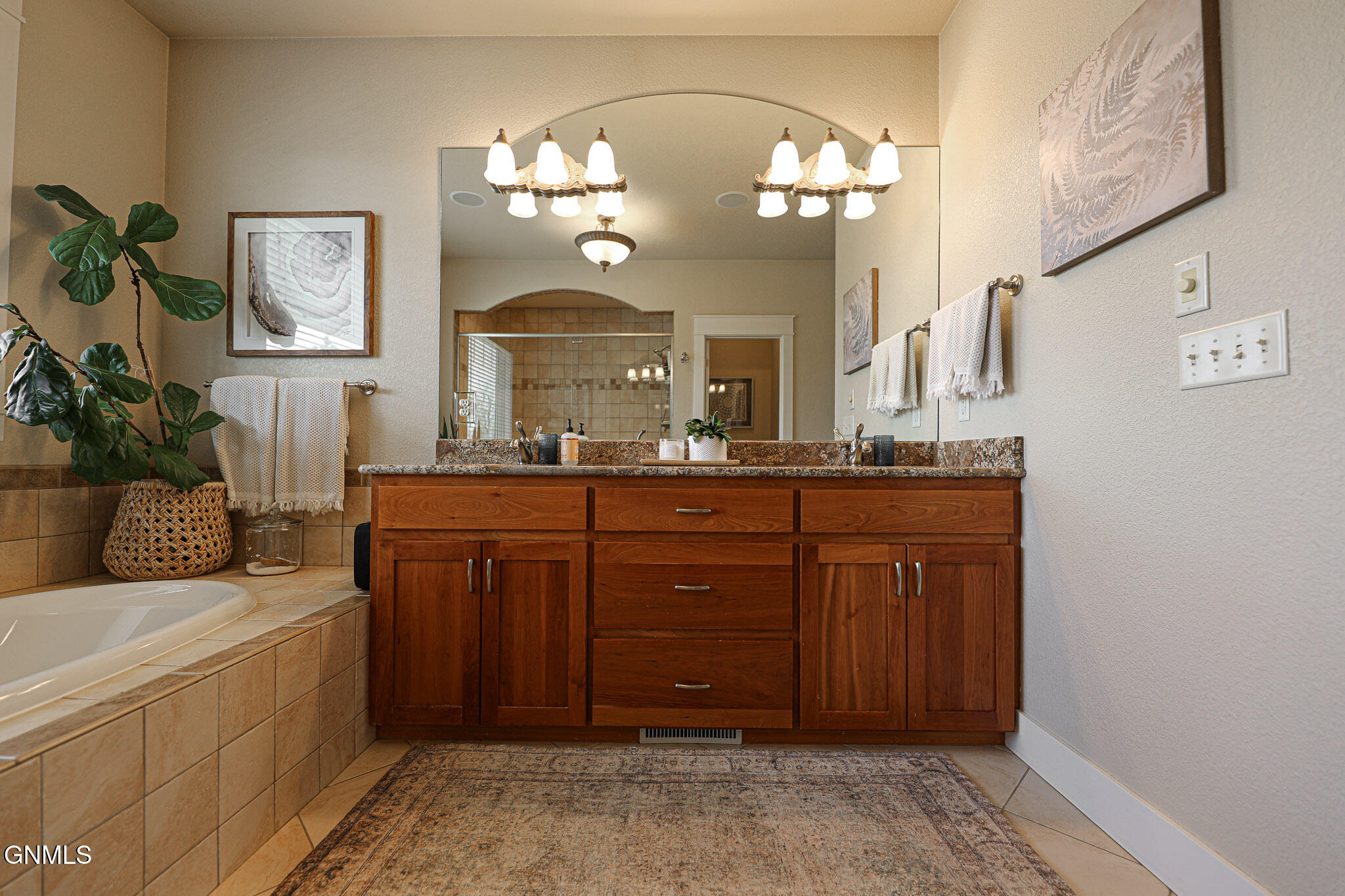 Bismarck, North Dakota, 58503, United States, 6 Bedrooms Bedrooms, ,5 BathroomsBathrooms,Residential,For Sale,1980273