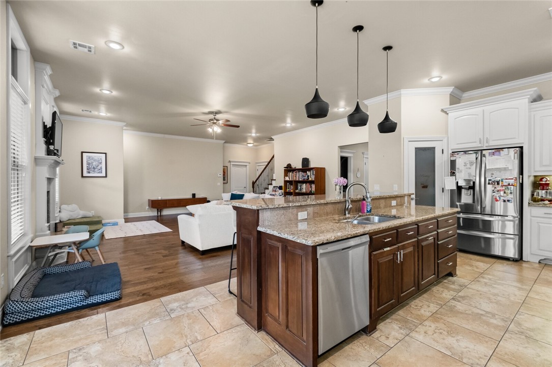 Rogers, Arkansas, 72758, United States, 5 Bedrooms Bedrooms, ,4 BathroomsBathrooms,Residential,For Sale,1882904