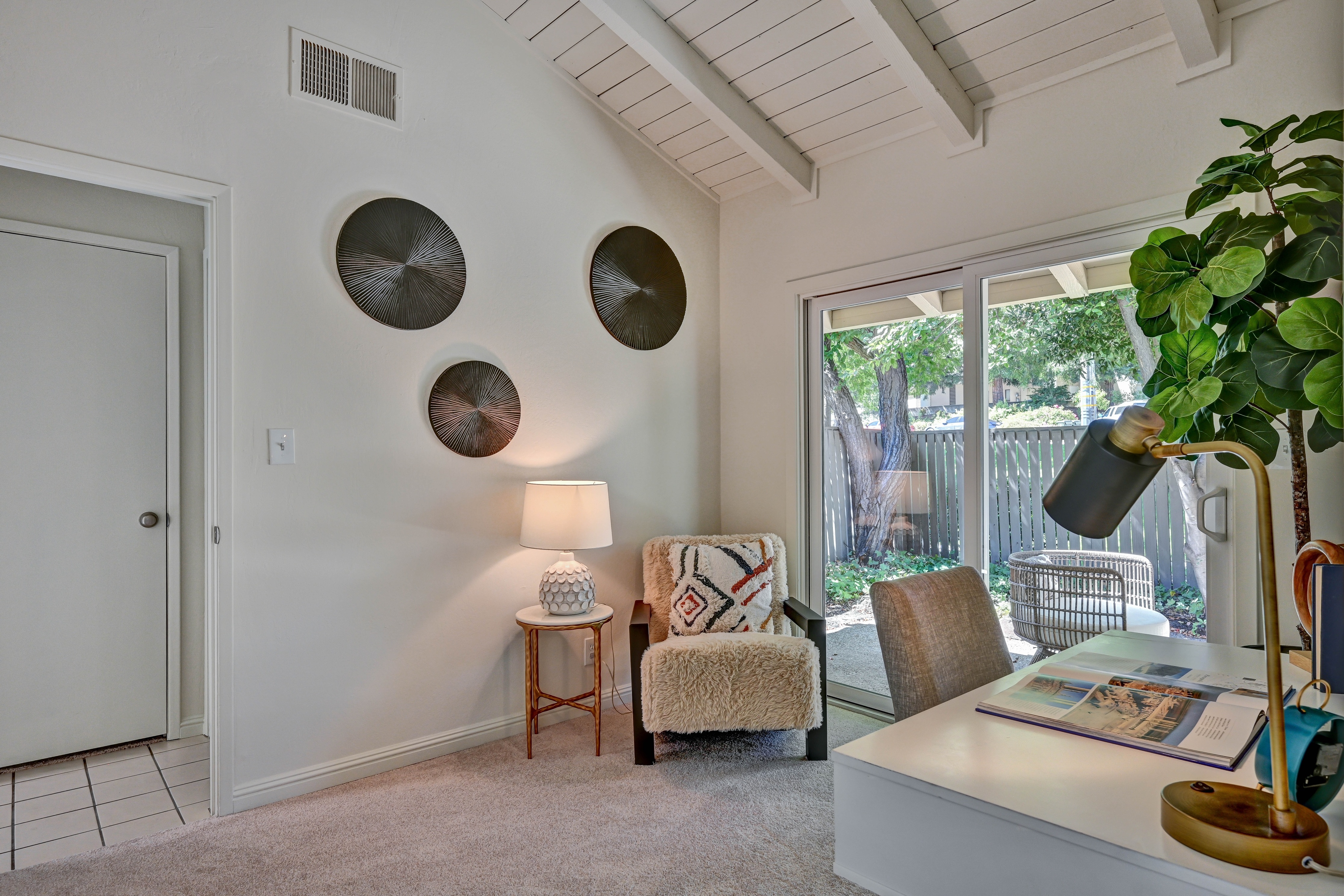  Charming Rolling Green Townhome with Distinctive Character - 物件實景