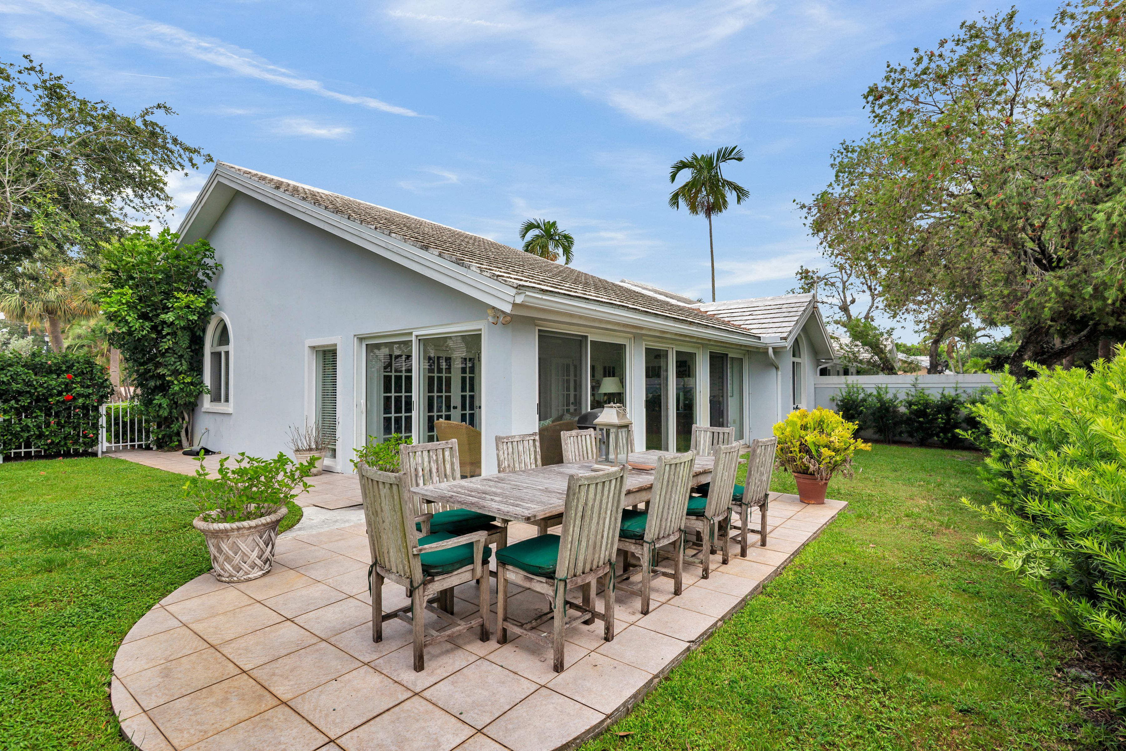  2402 Saratoga Bay Drive - 物件實景