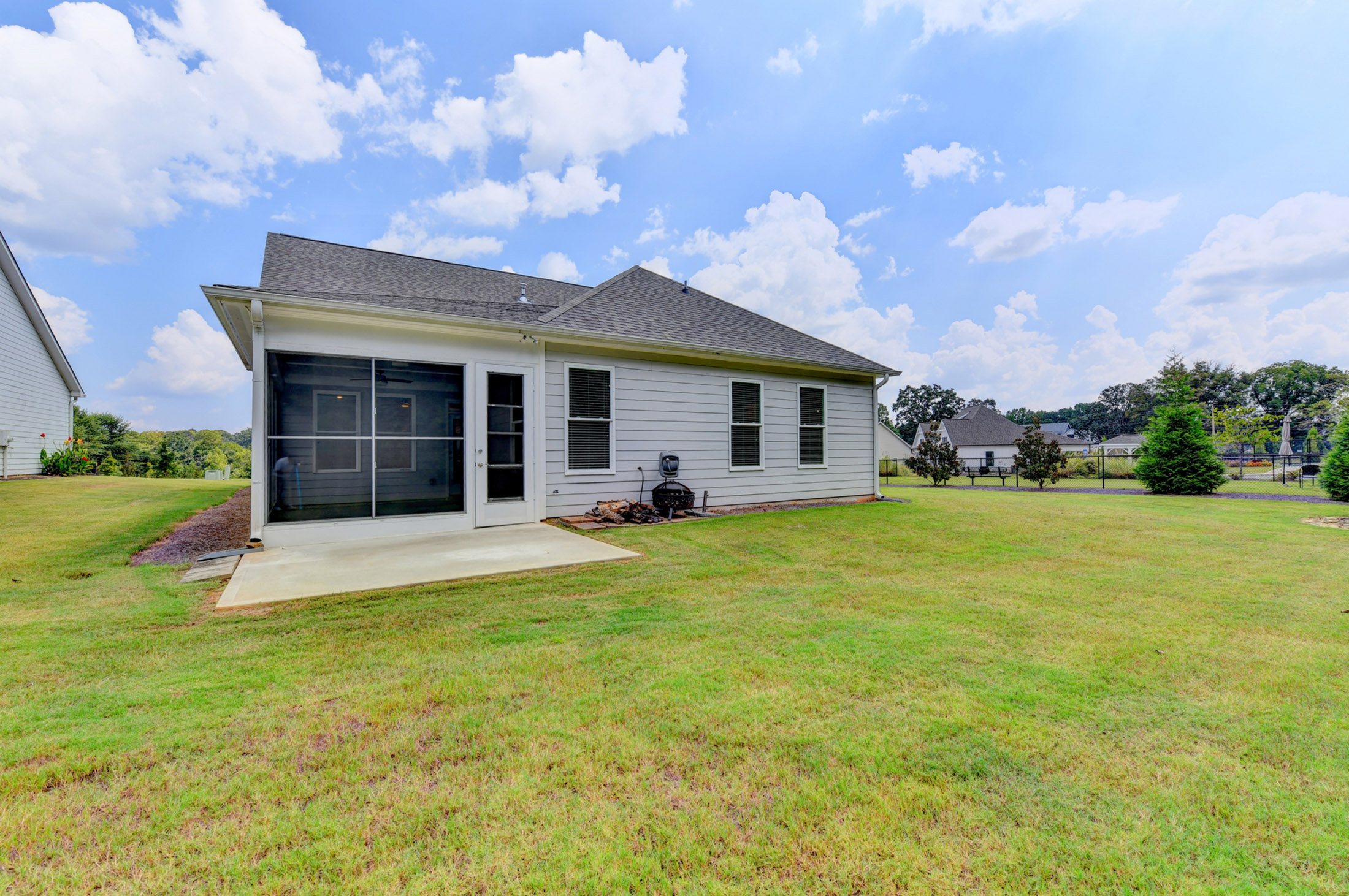  Active Adult Nearly-new Ranch Home in the Heart of Hickory Flat Area of Canton - 物件實景