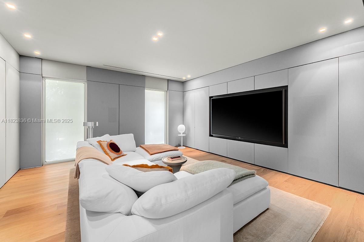 Miami Beach, Florida, 33141, United States, 4 Bedrooms Bedrooms, ,6 BathroomsBathrooms,Residential,For Sale,1862454