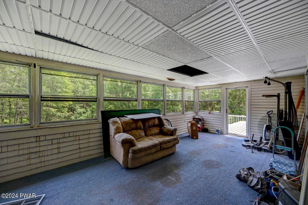 Hawley, Pennsylvania, 18428, United States, 5 Bedrooms Bedrooms, ,4 BathroomsBathrooms,Residential,For Sale,1979290