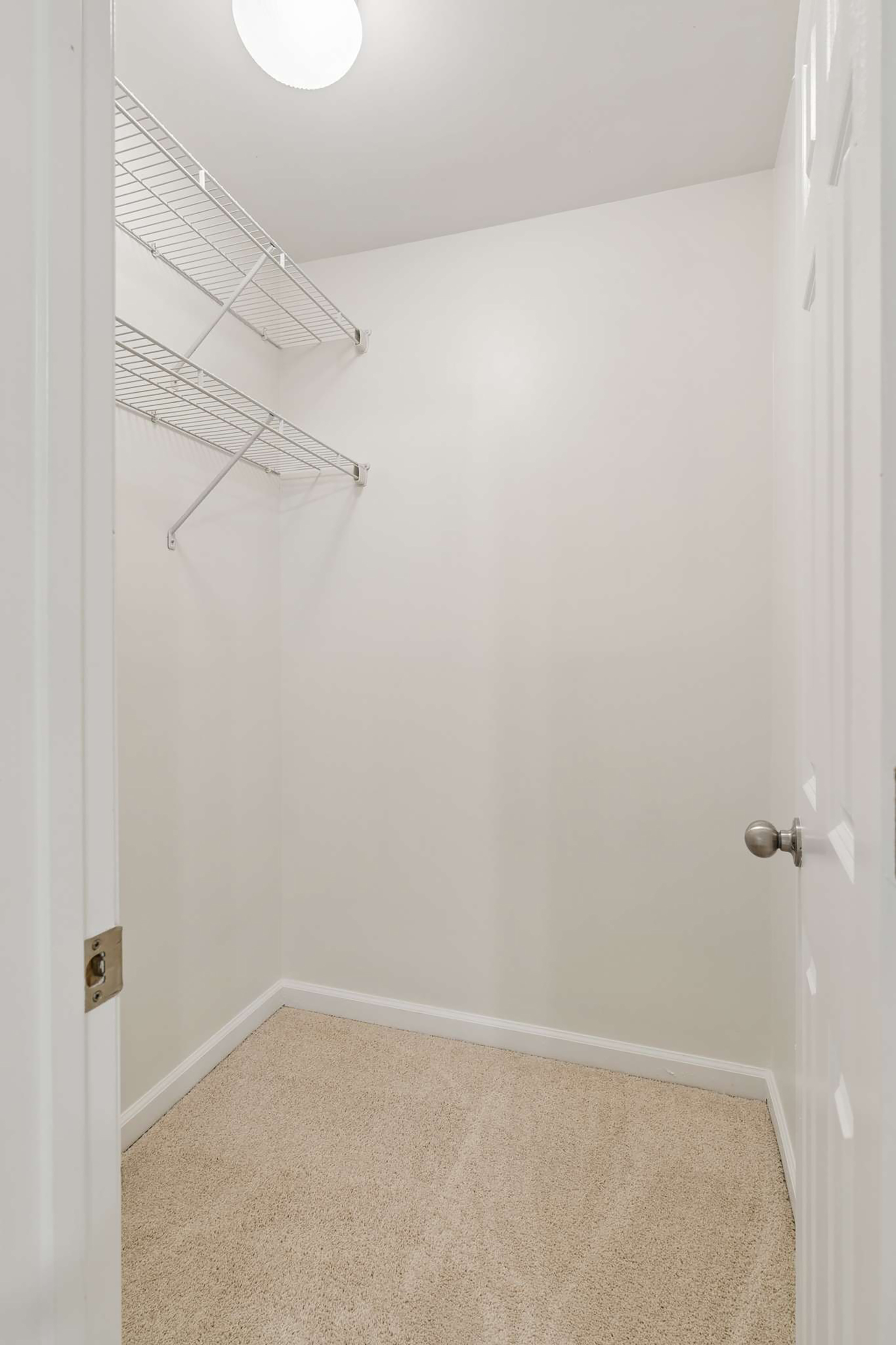  Beautifully Renovated Townhome in the Gated Liberty Park Community - 物件實景