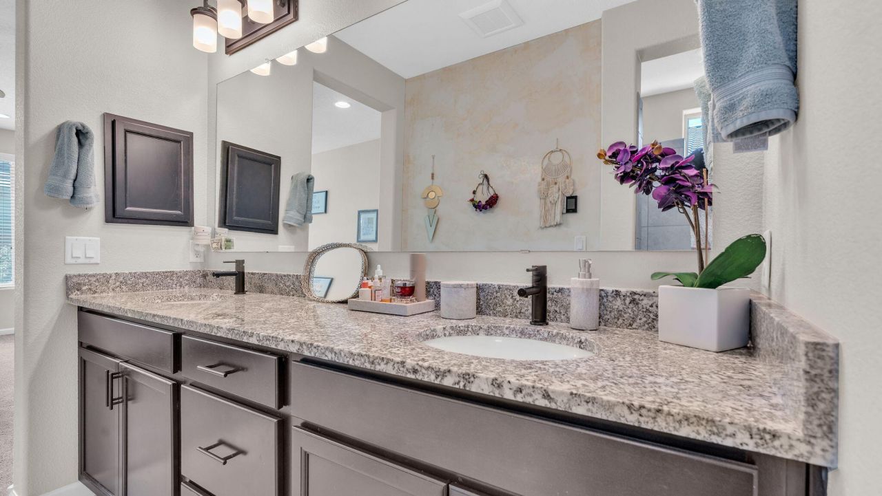Albuquerque, New Mexico, 87106, United States, 5 Bedrooms Bedrooms, ,4 BathroomsBathrooms,Residential,For Sale,1907467
