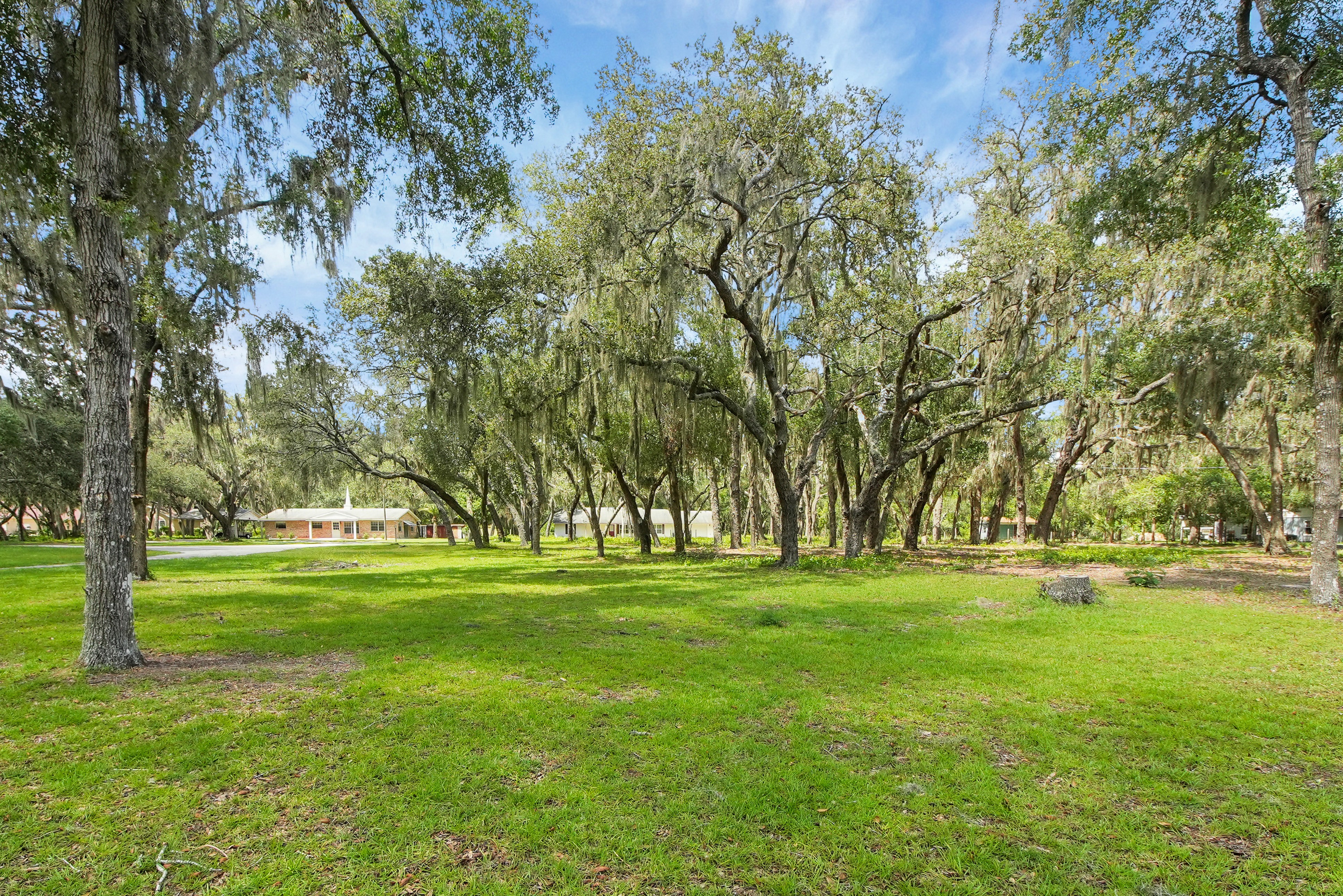 Lady Lake, Florida, 32159, United States, 6 Bedrooms Bedrooms, ,5 BathroomsBathrooms,Residential,For Sale,1921819