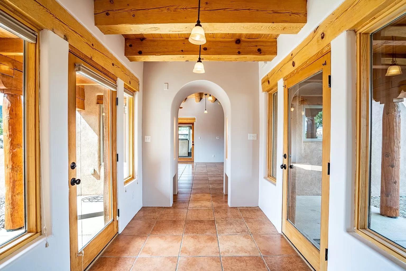 Bries Way, Taos, NM 87571