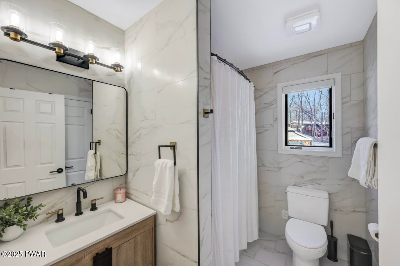 Lords Valley, Pennsylvania, 18428, United States, 6 Bedrooms Bedrooms, ,3 BathroomsBathrooms,Residential,For Sale,2001480