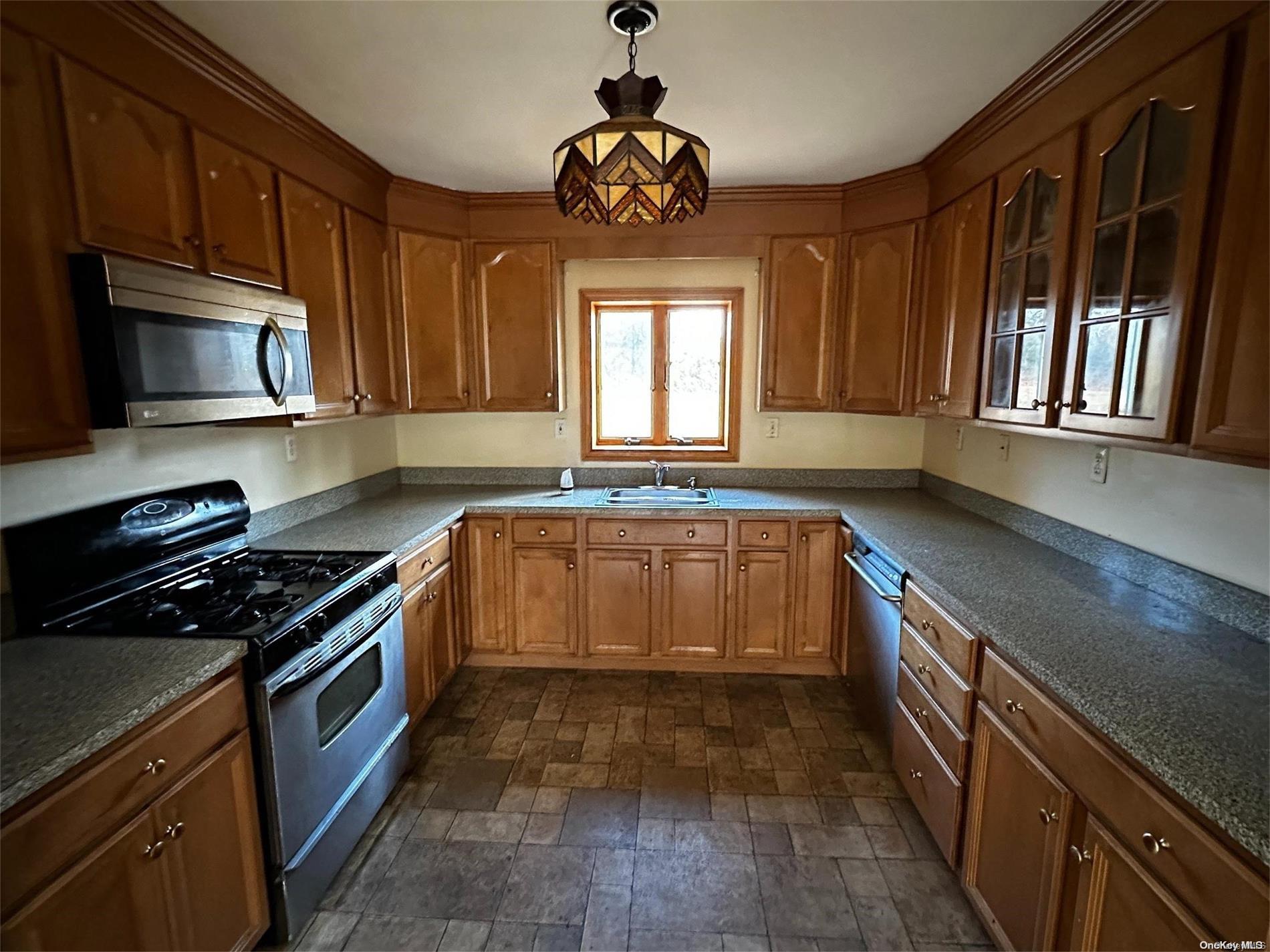 Calverton, New York, 11933, United States, 2 Bedrooms Bedrooms, ,2 BathroomsBathrooms,Residential,For Sale,1874929