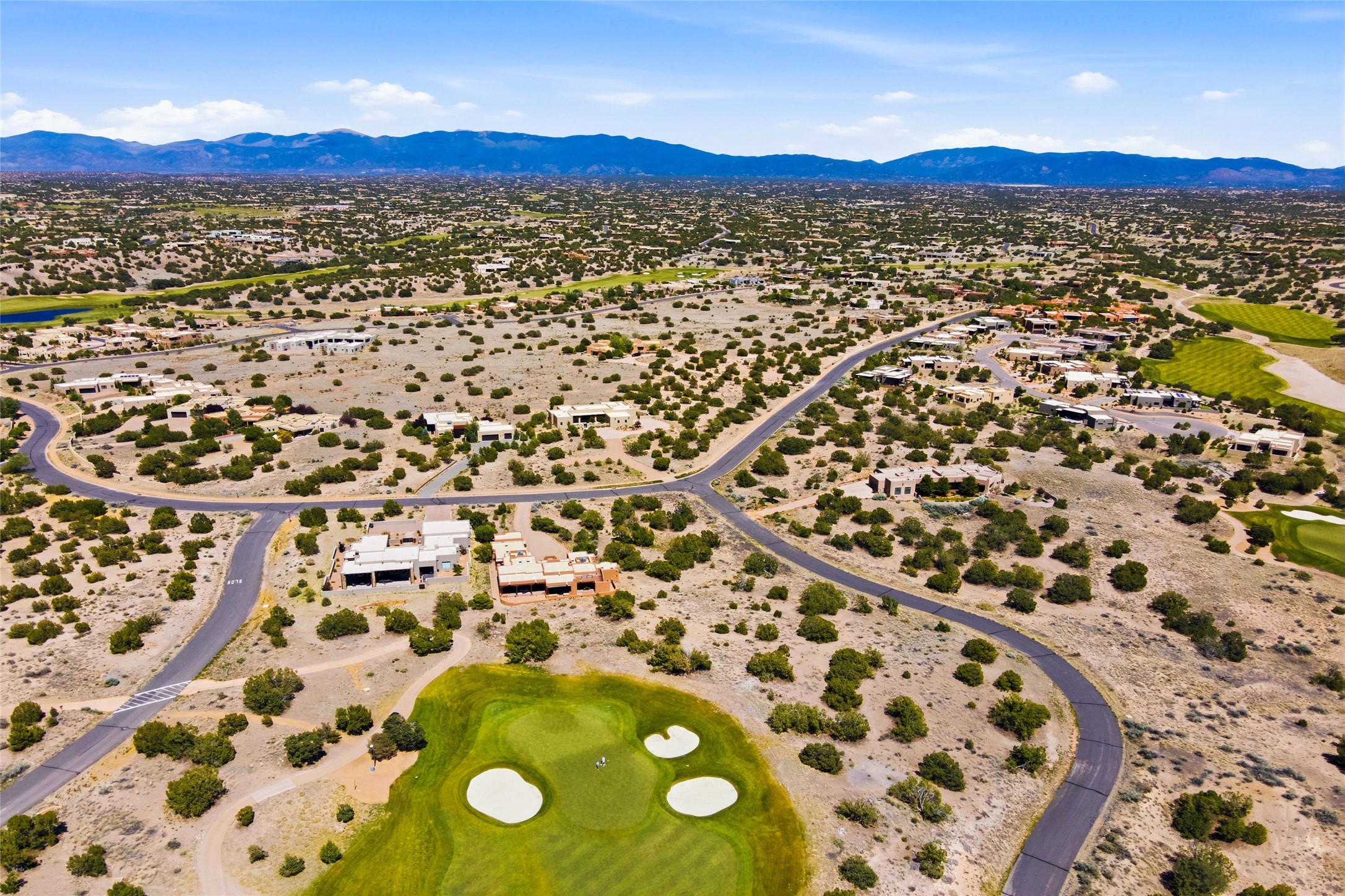  3 Plaza Velasquez Lot 44 - 物件實景