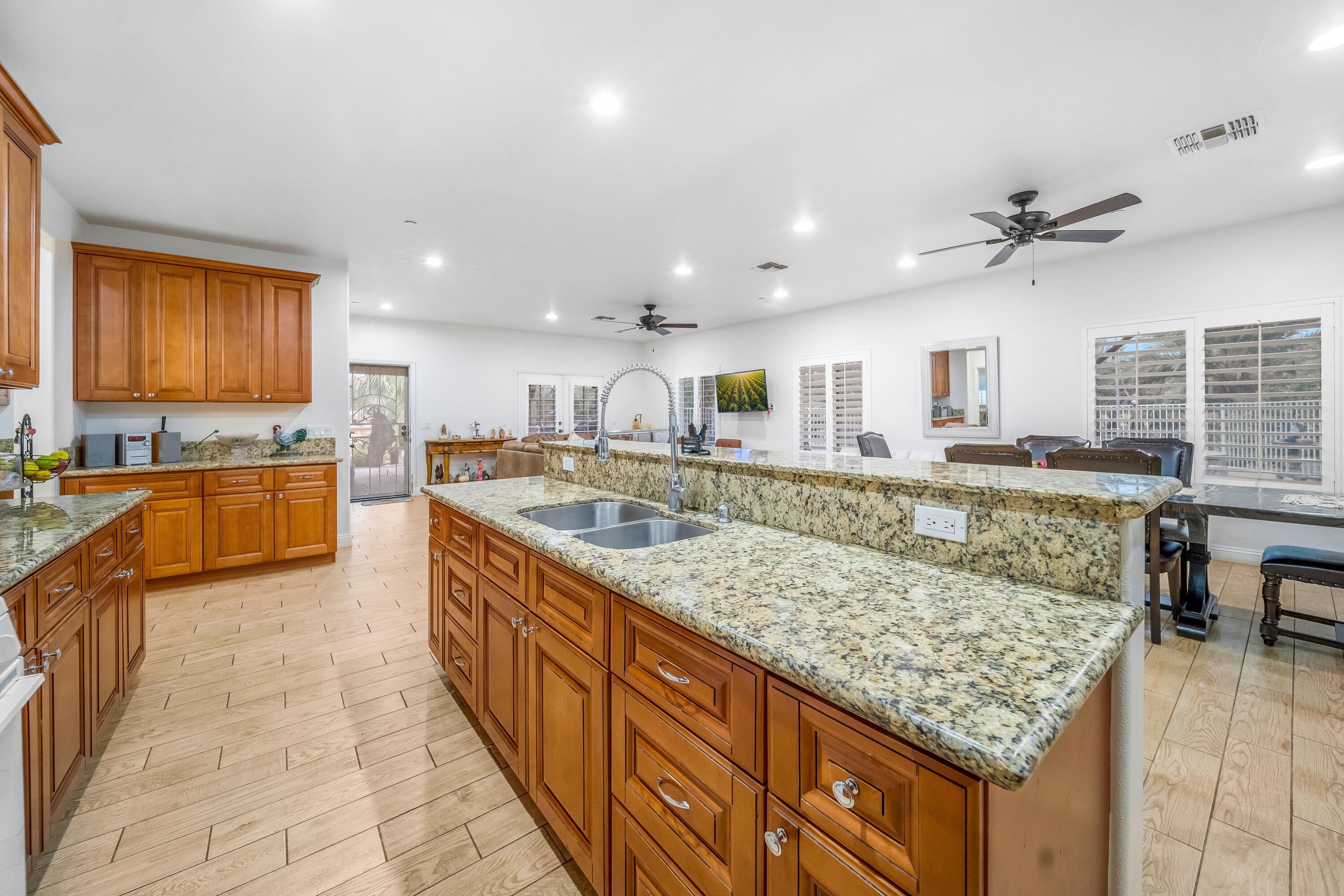 Thermal, California, 92274, United States, 3 Bedrooms Bedrooms, ,4 BathroomsBathrooms,Residential,For Sale,2006584