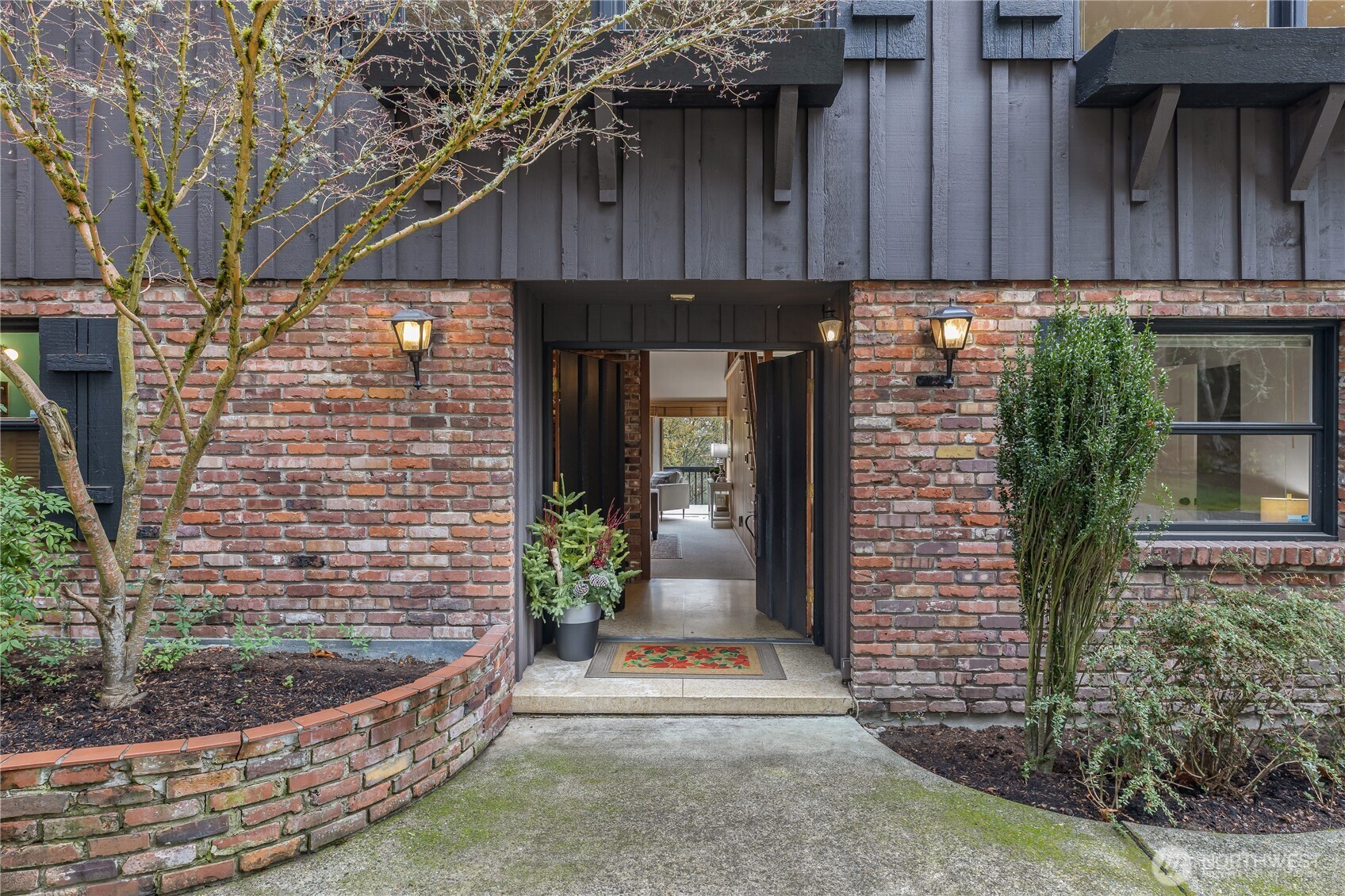 Bellevue, Washington, 98008, United States, 5 Bedrooms Bedrooms, ,2 BathroomsBathrooms,Residential,For Sale,2003304