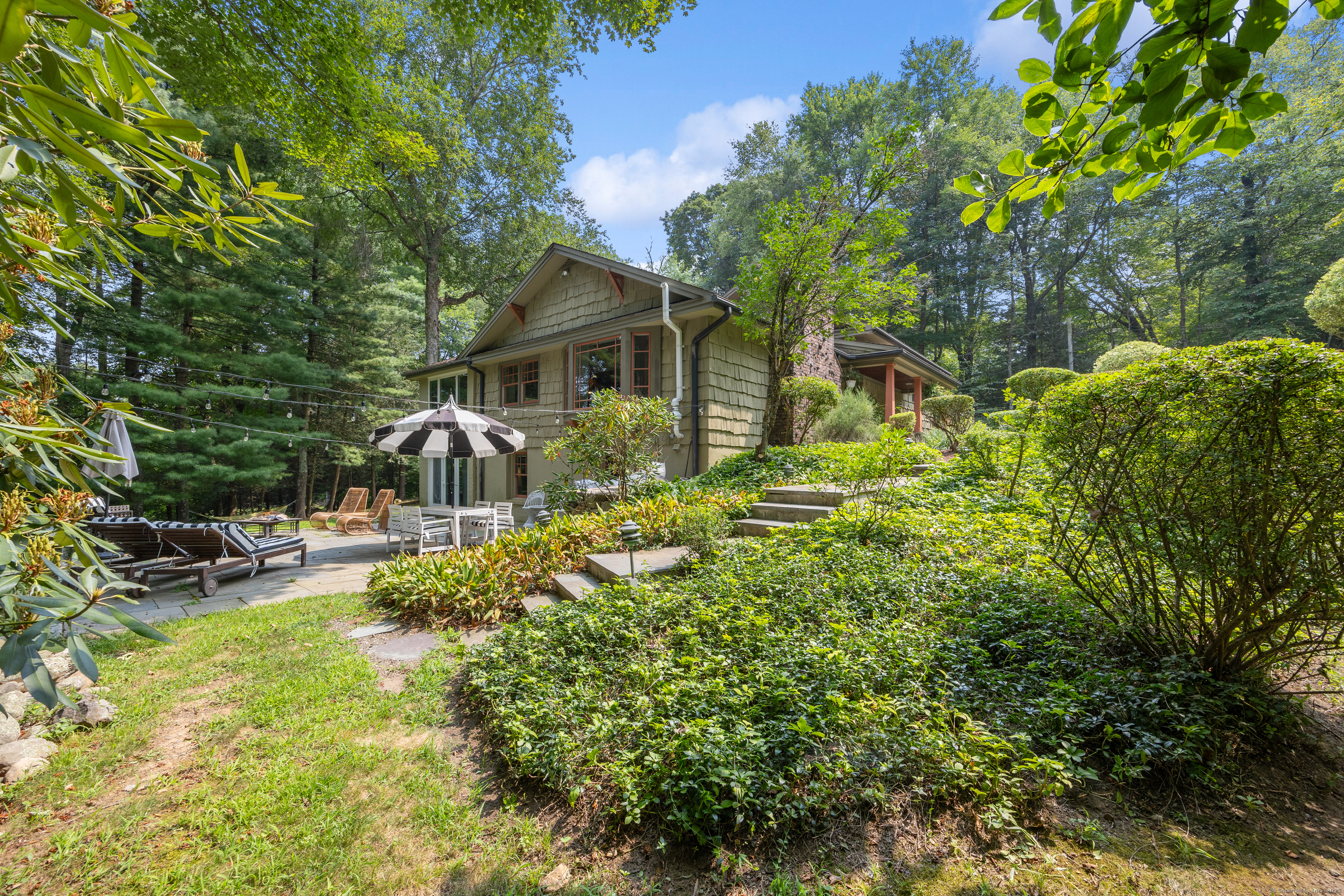 Woodbridge, Connecticut, 06525, United States, 3 Bedrooms Bedrooms, ,4 BathroomsBathrooms,Residential,For Sale,1912137