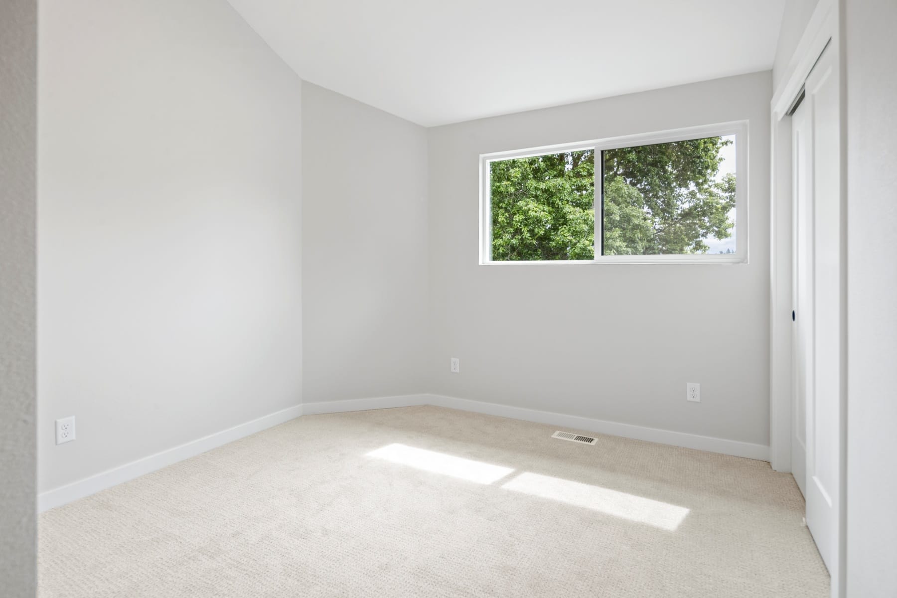  1410 WOODLAND TER Lake Oswego, OR 97034 - 物件實景