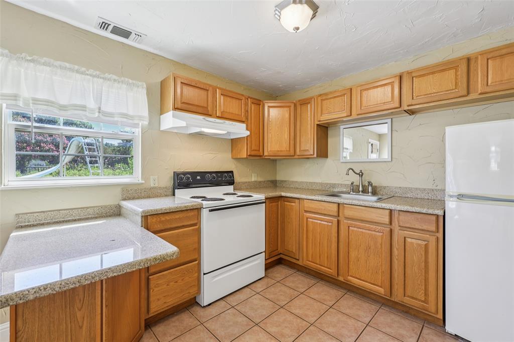 Sachse, Texas, 75048, United States, 3 Bedrooms Bedrooms, ,2 BathroomsBathrooms,Residential,For Sale,1987515