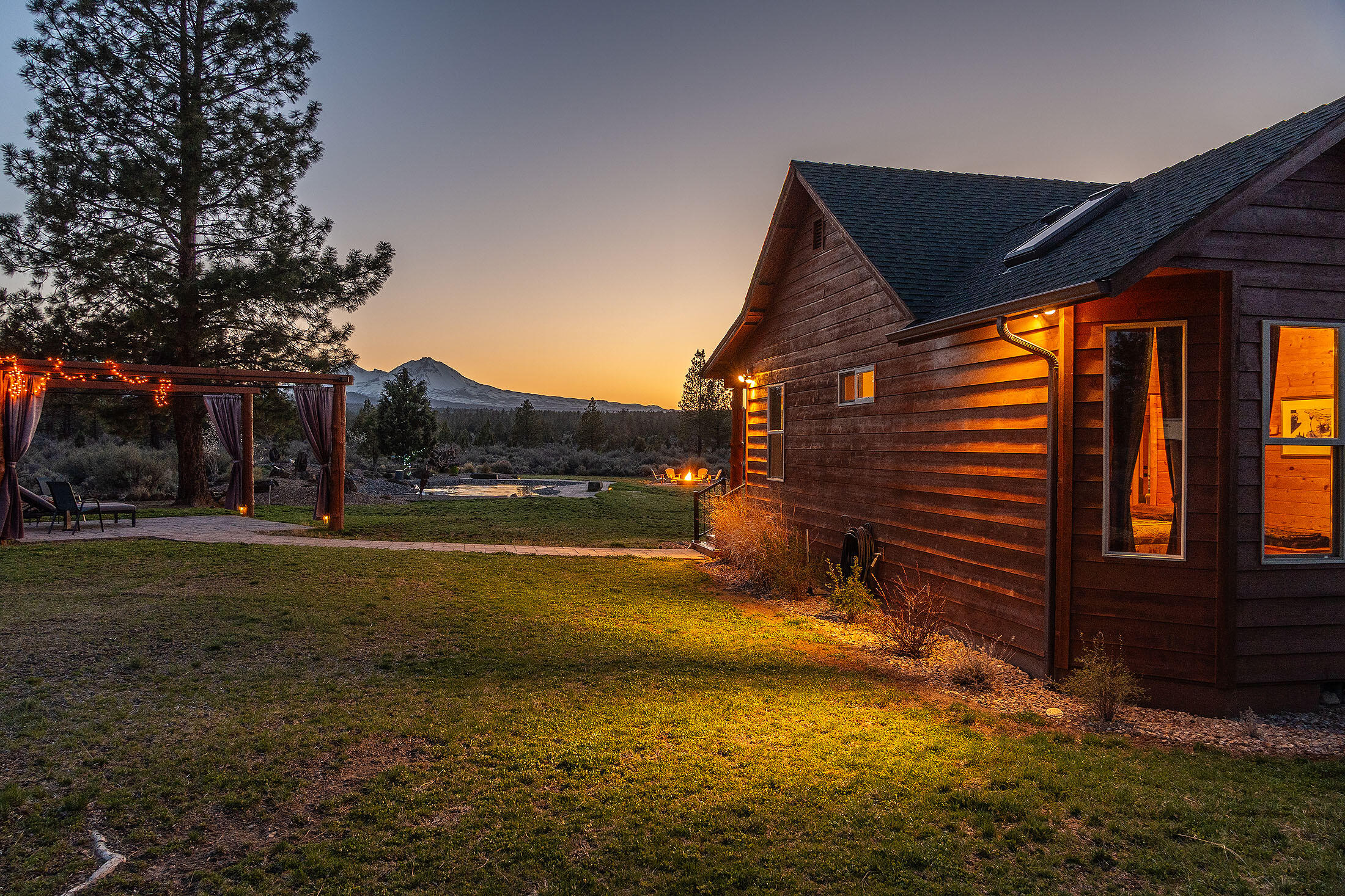 Bend, Oregon, 97703, United States, 3 Bedrooms Bedrooms, ,2 BathroomsBathrooms,Residential,For Sale,1826541