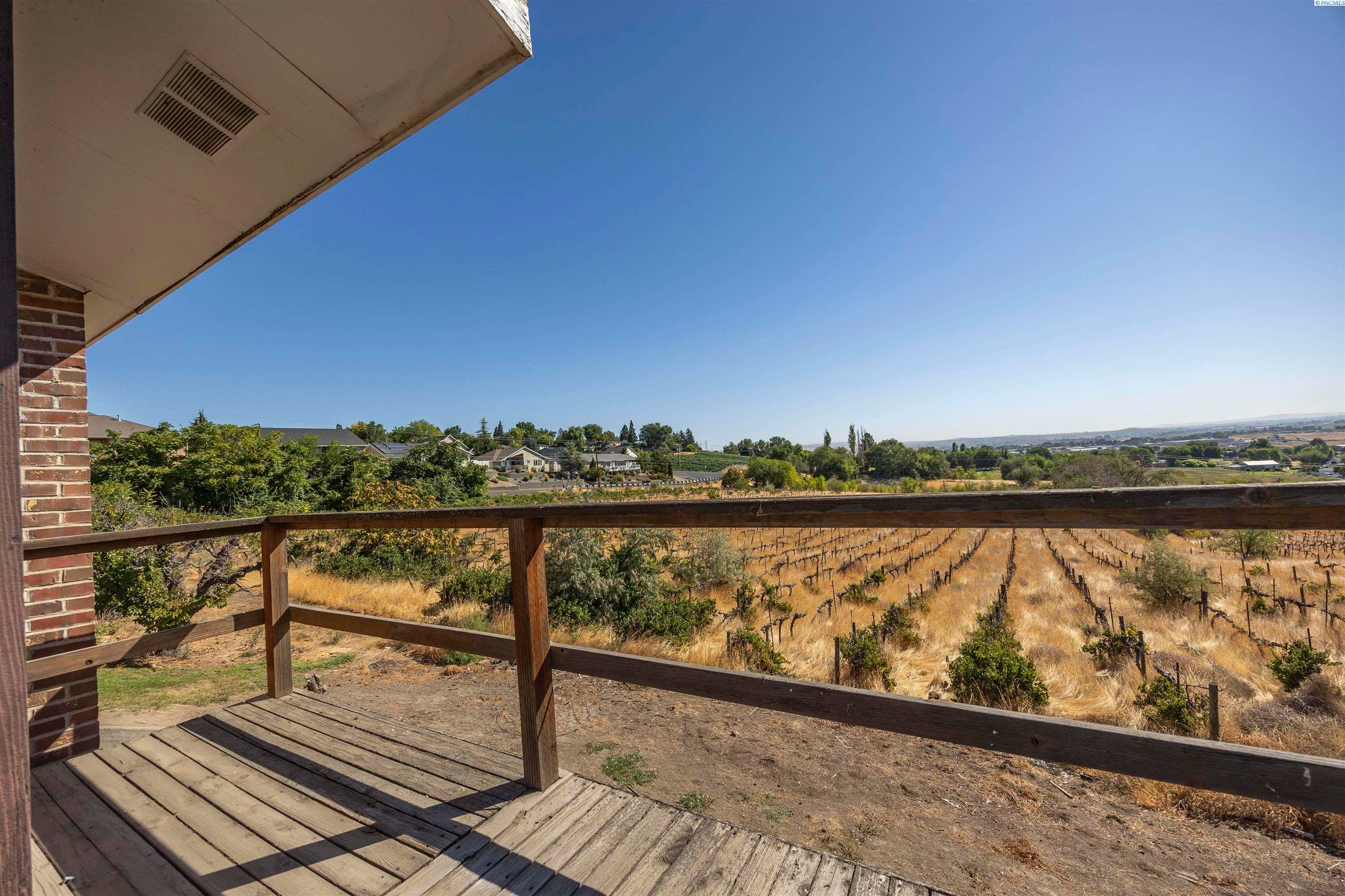 Sunnyside, Washington, 98944, United States, 4 Bedrooms Bedrooms, ,3 BathroomsBathrooms,Residential,For Sale,1979246