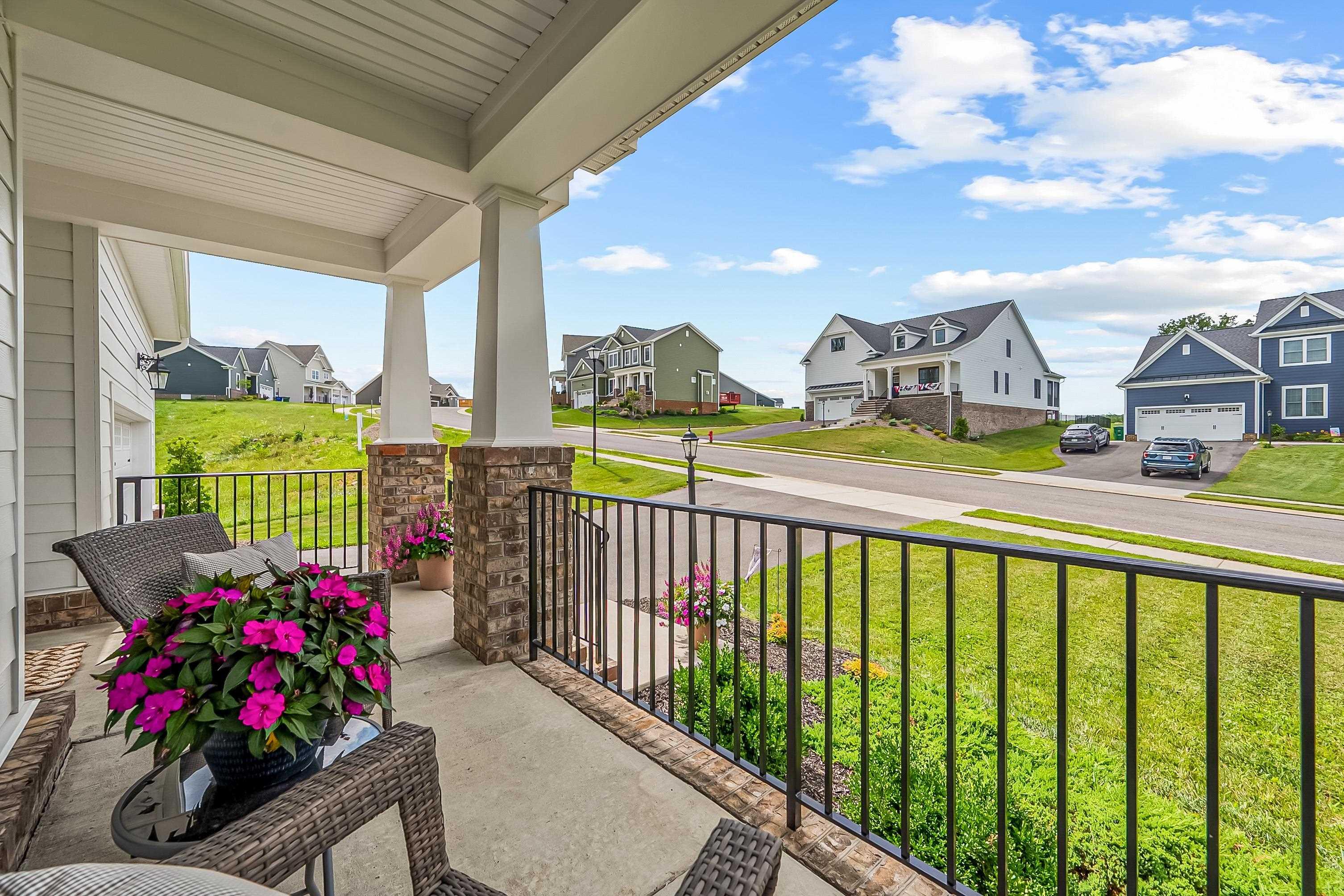 Christiansburg, Virginia, 24073, United States, 4 Bedrooms Bedrooms, ,5 BathroomsBathrooms,Residential,For Sale,1903895