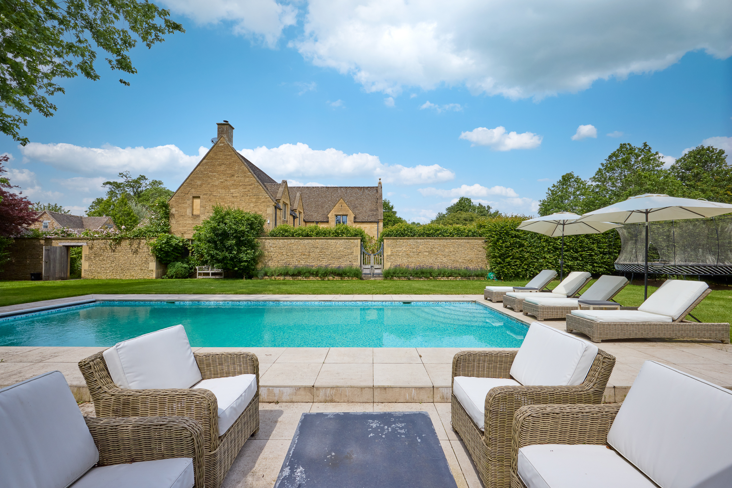  A Complete Cotswold Estate in One of Gloucestershire