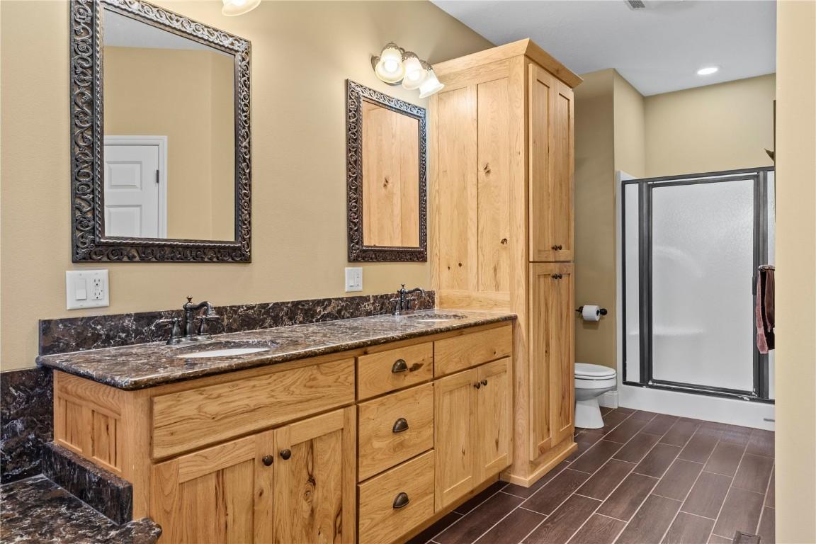 Vinton, Iowa, 52349, United States, 5 Bedrooms Bedrooms, ,3 BathroomsBathrooms,Residential,For Sale,1979270