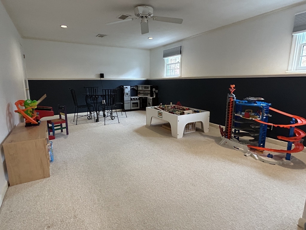 Framingham, Massachusetts, 01701, United States, 4 Bedrooms Bedrooms, ,3 BathroomsBathrooms,Residential,For Sale,1988982