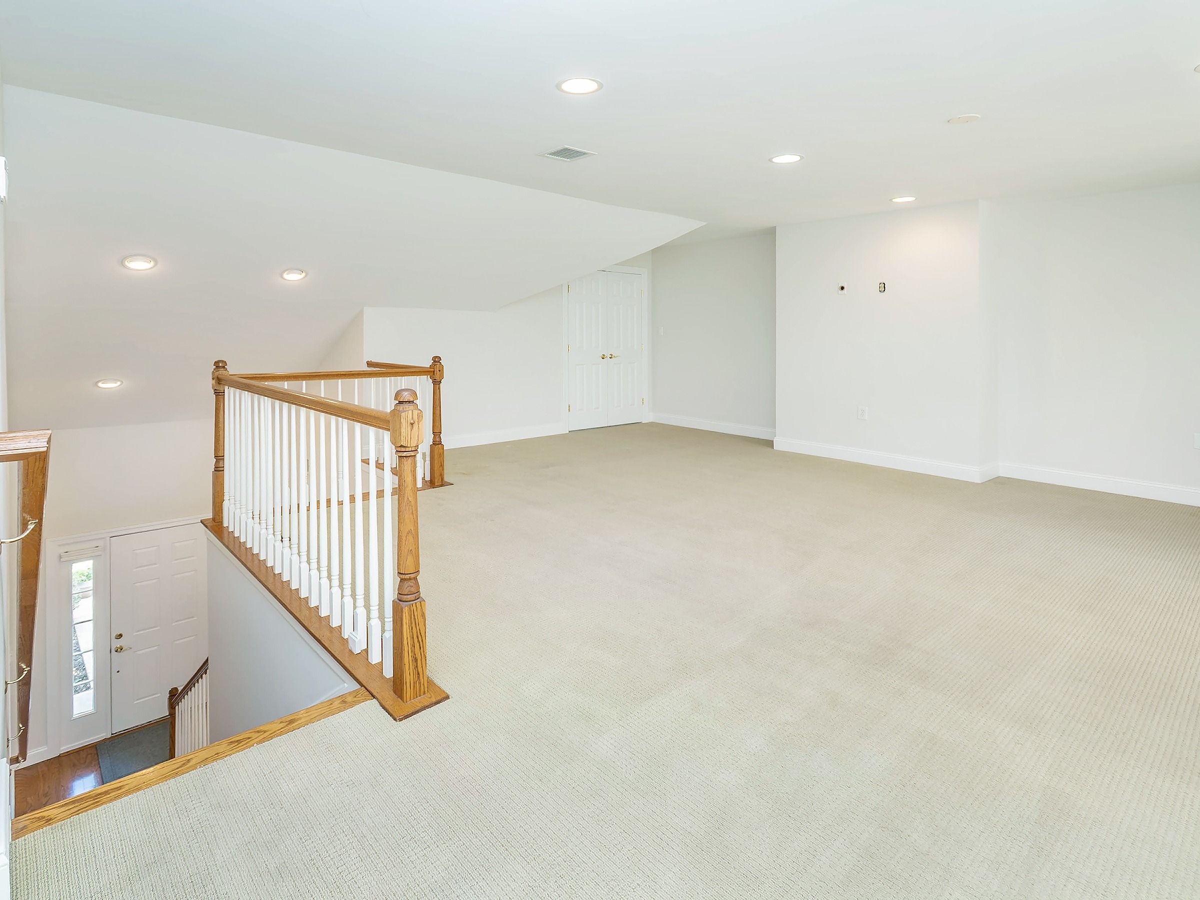  194 Pond View Drive, Port Washington, NY, 11050 - 物件實景