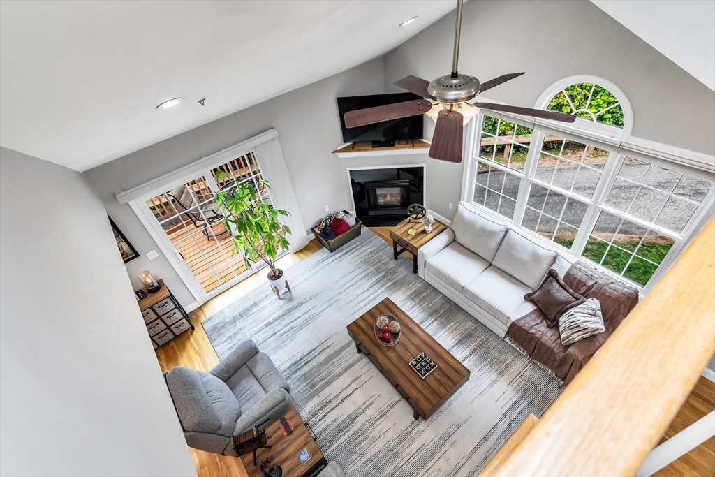 Haverhill, Massachusetts, 01832, United States, 2 Bedrooms Bedrooms, ,3 BathroomsBathrooms,Residential,For Sale,1931401