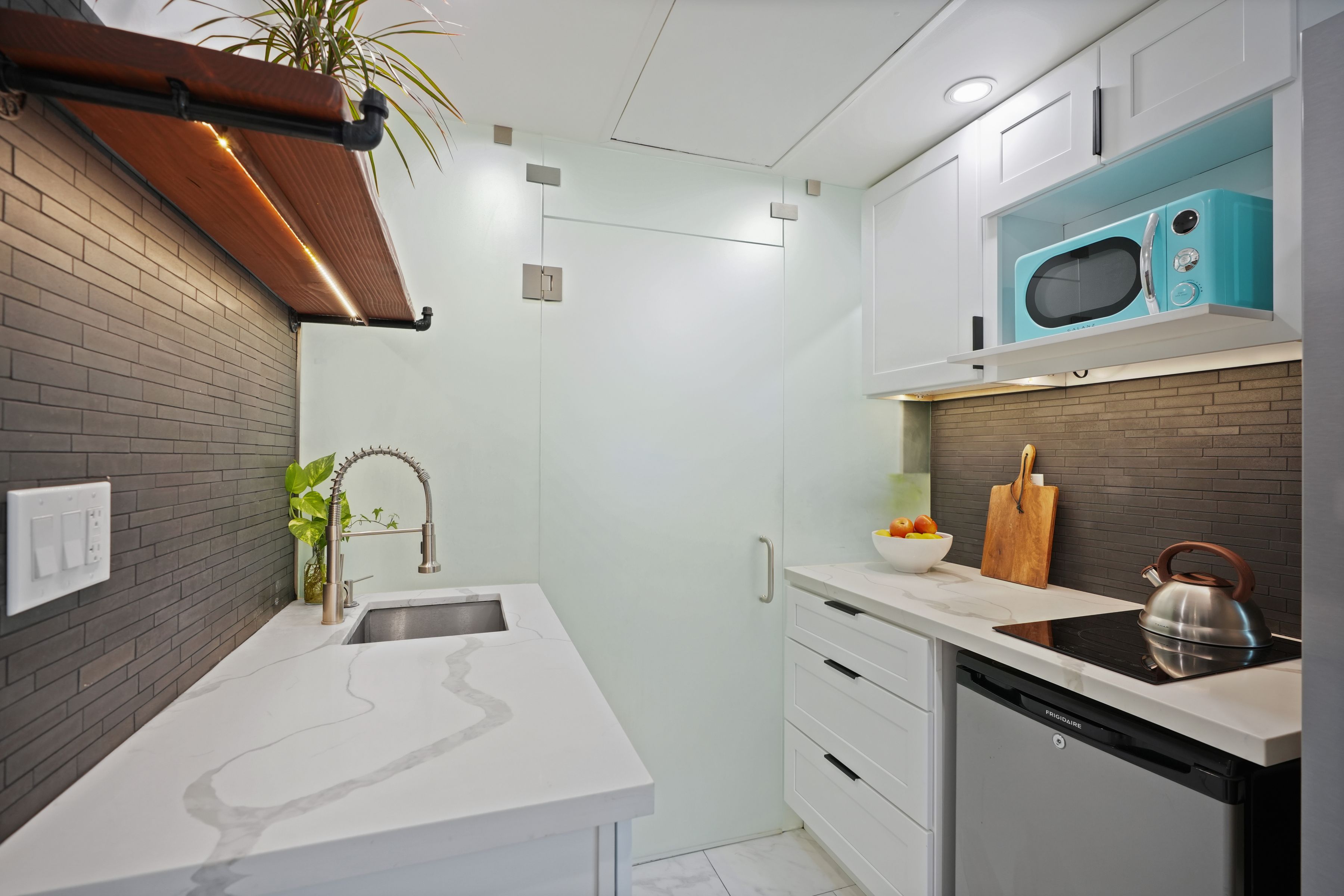  4744 Camellia Avenue - 物件實景