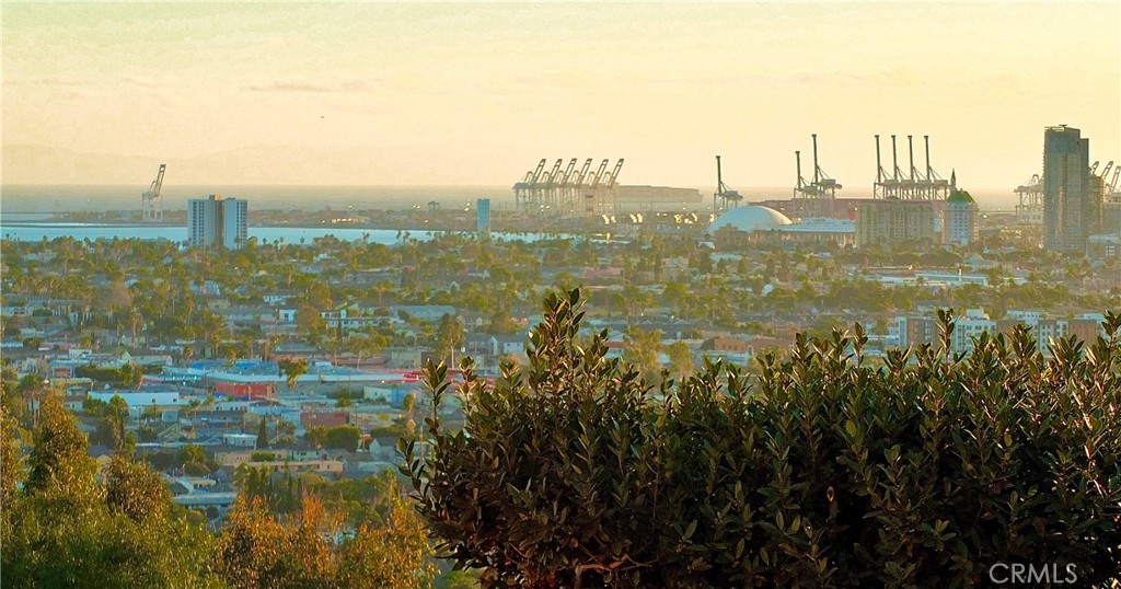 Signal Hill, California, 90755, United States, 2 Bedrooms Bedrooms, ,1 BathroomBathrooms,Residential,For Sale,1970804