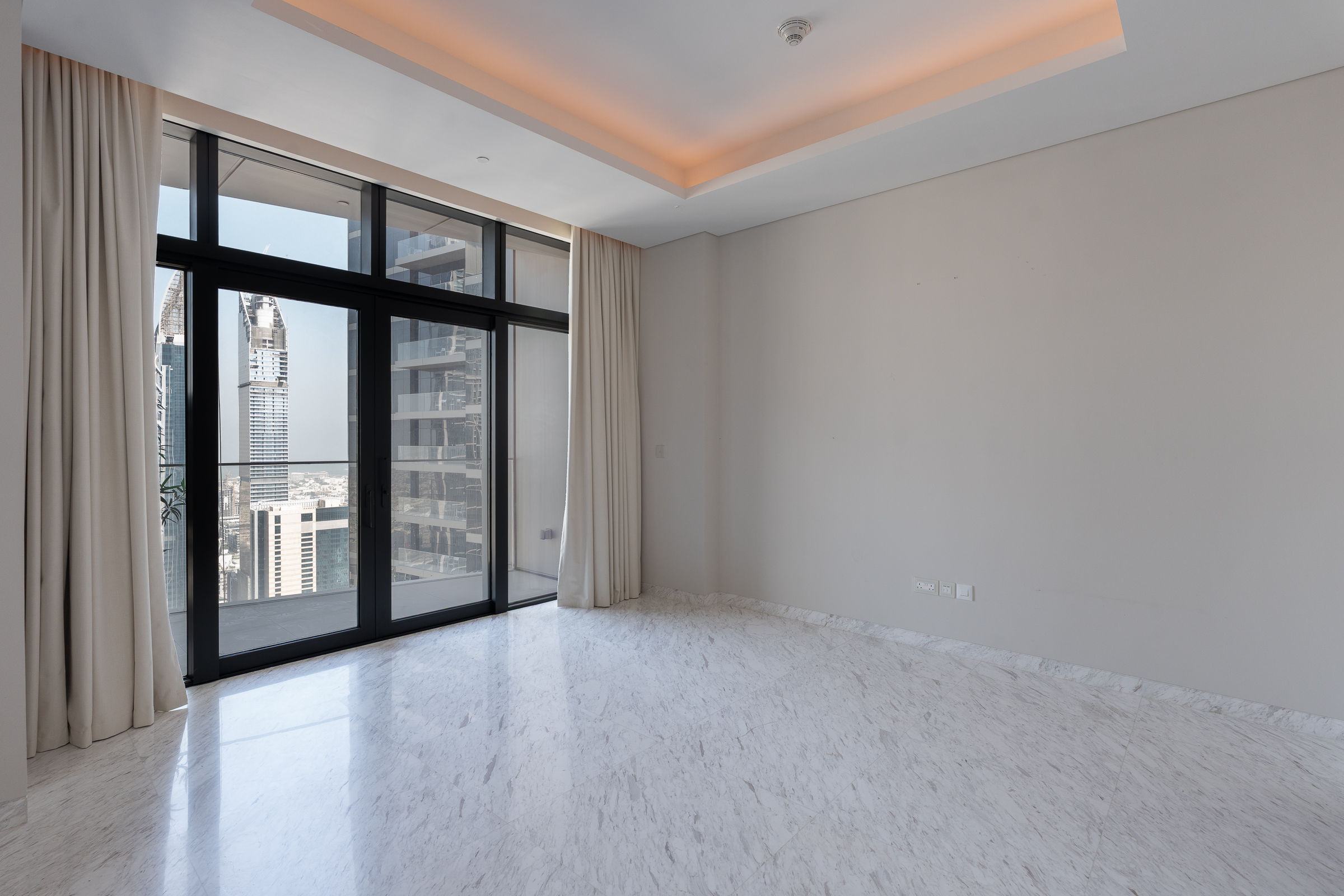  Half-Floor Penthouse in Downtown’s Opera District - 物件實景