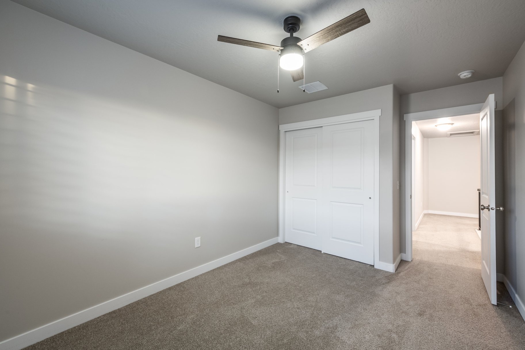  Meticulously Upgraded Townhome in Prime Draper - 物件實景