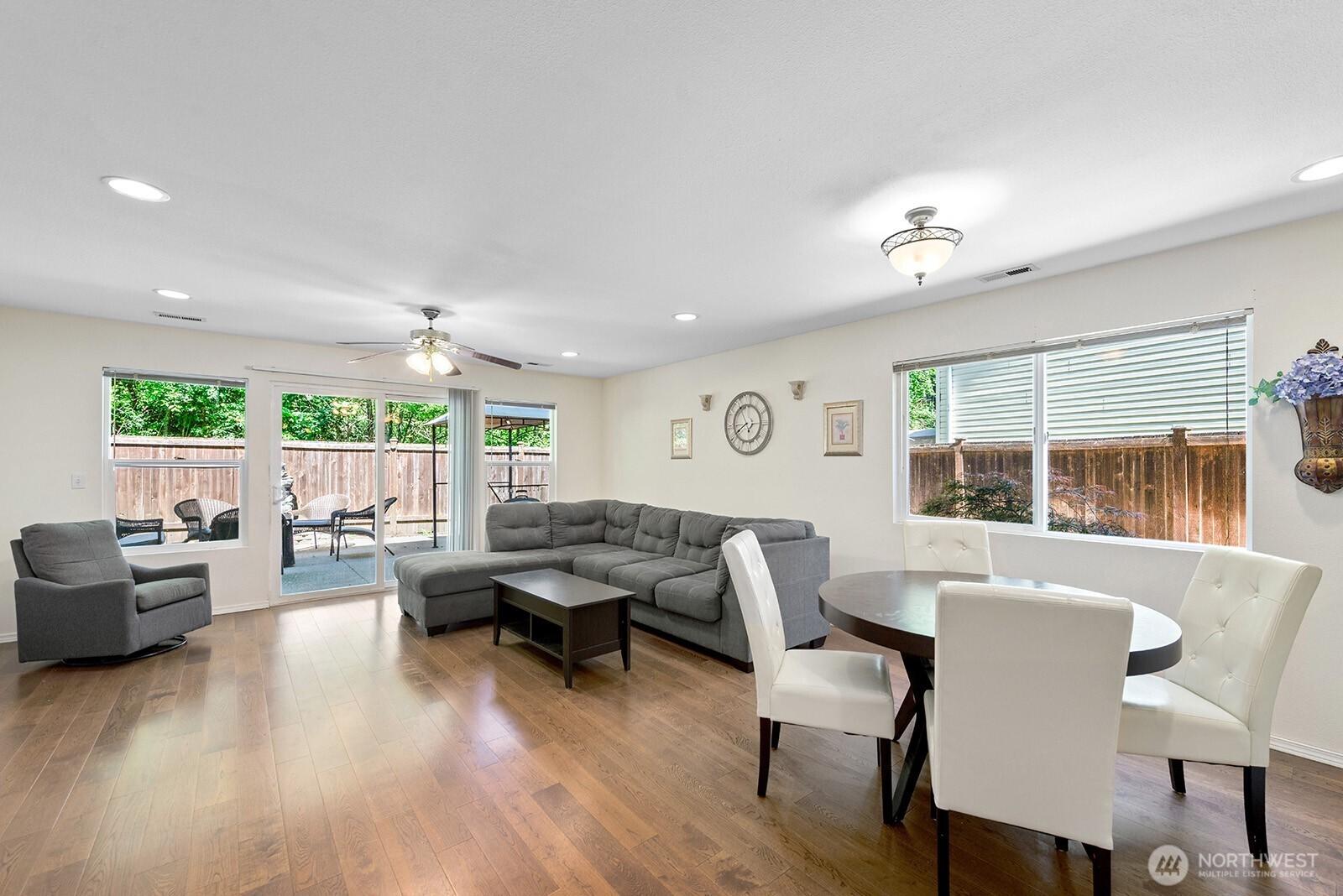 EVERETT, Washington, 98208, United States, 3 Bedrooms Bedrooms, ,3 BathroomsBathrooms,Residential,For Sale,1857205