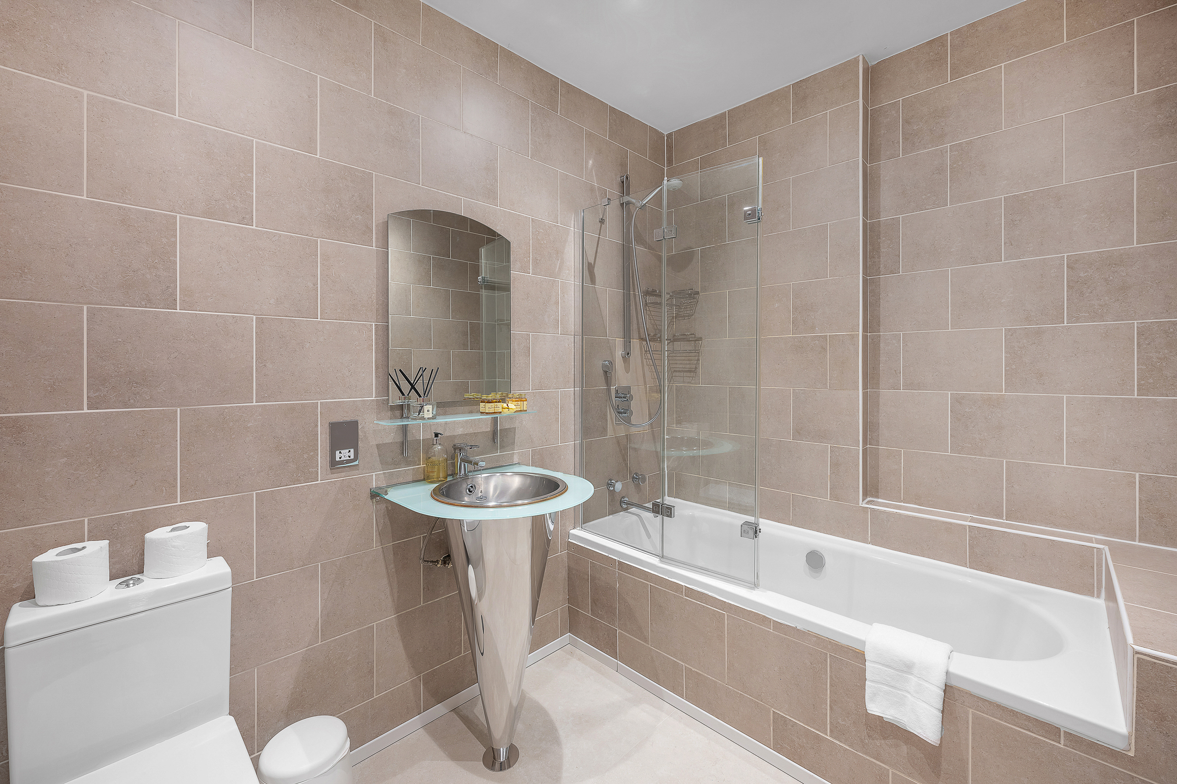 A Beautiful Duplex Apartment with a Private Terrace on Eaton Terrace - 物件實景