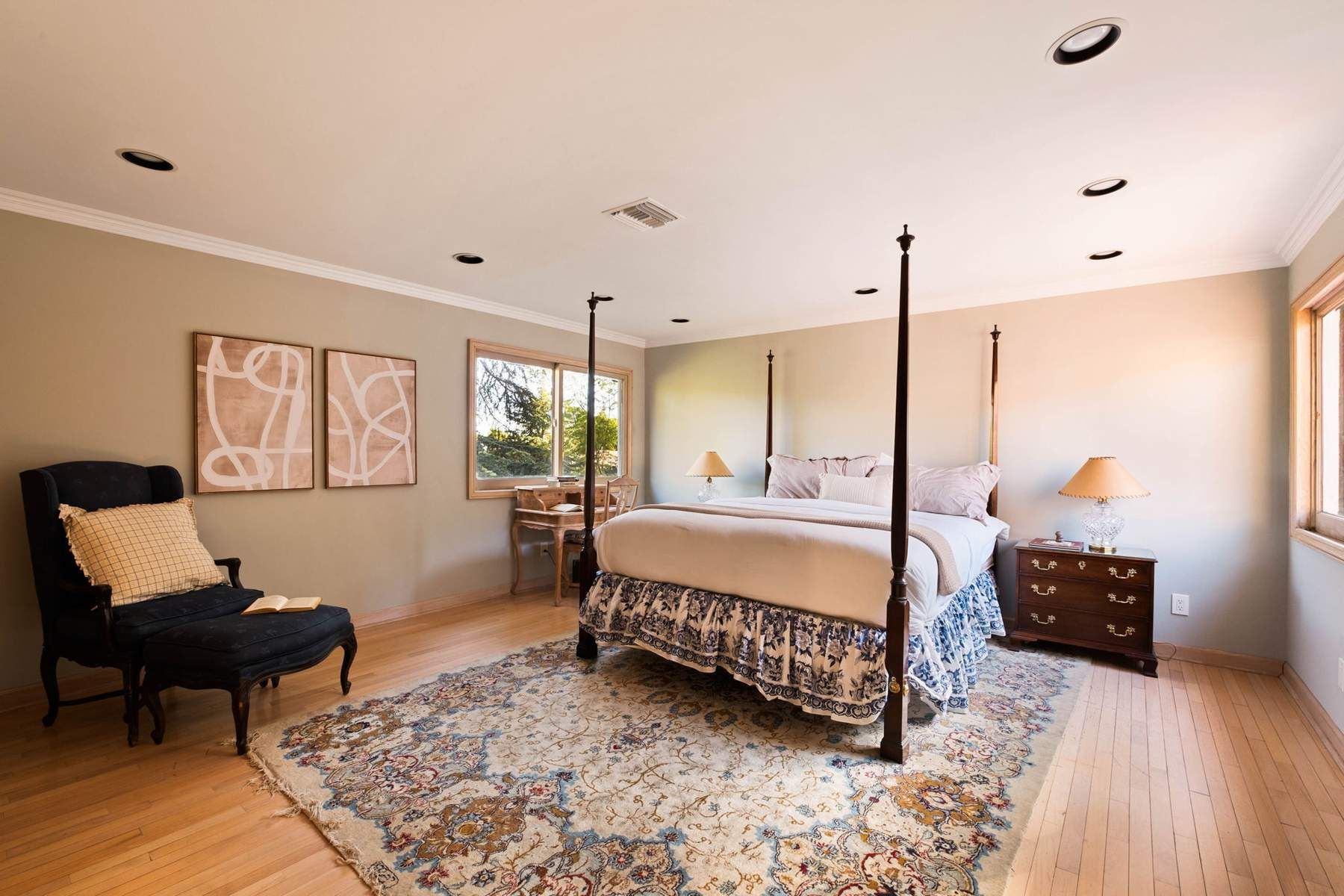 2103  N Hobart Blvd - 物件實景