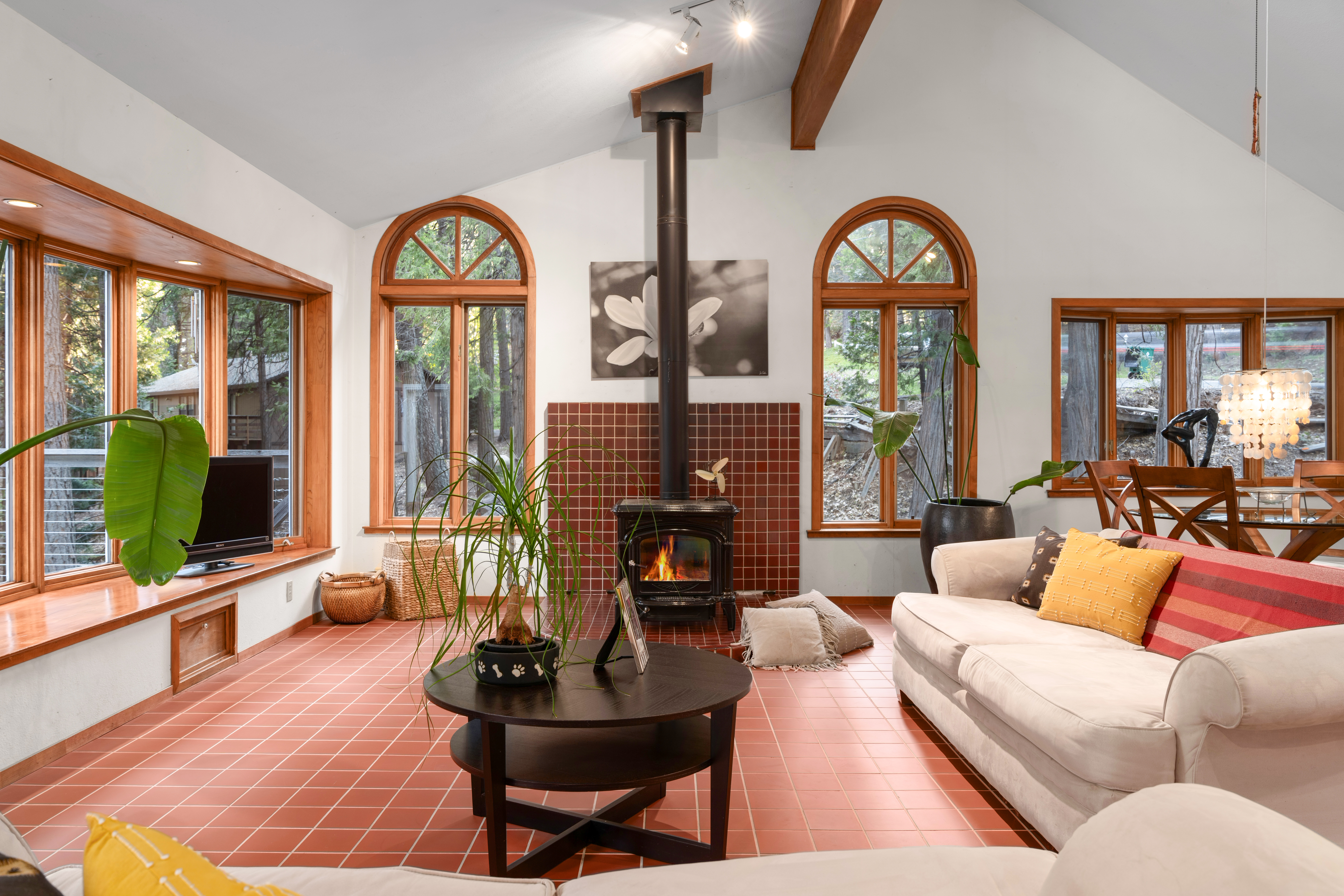  6742 Diamond Drive, Pollock Pines, CA 95726 - 物件實景