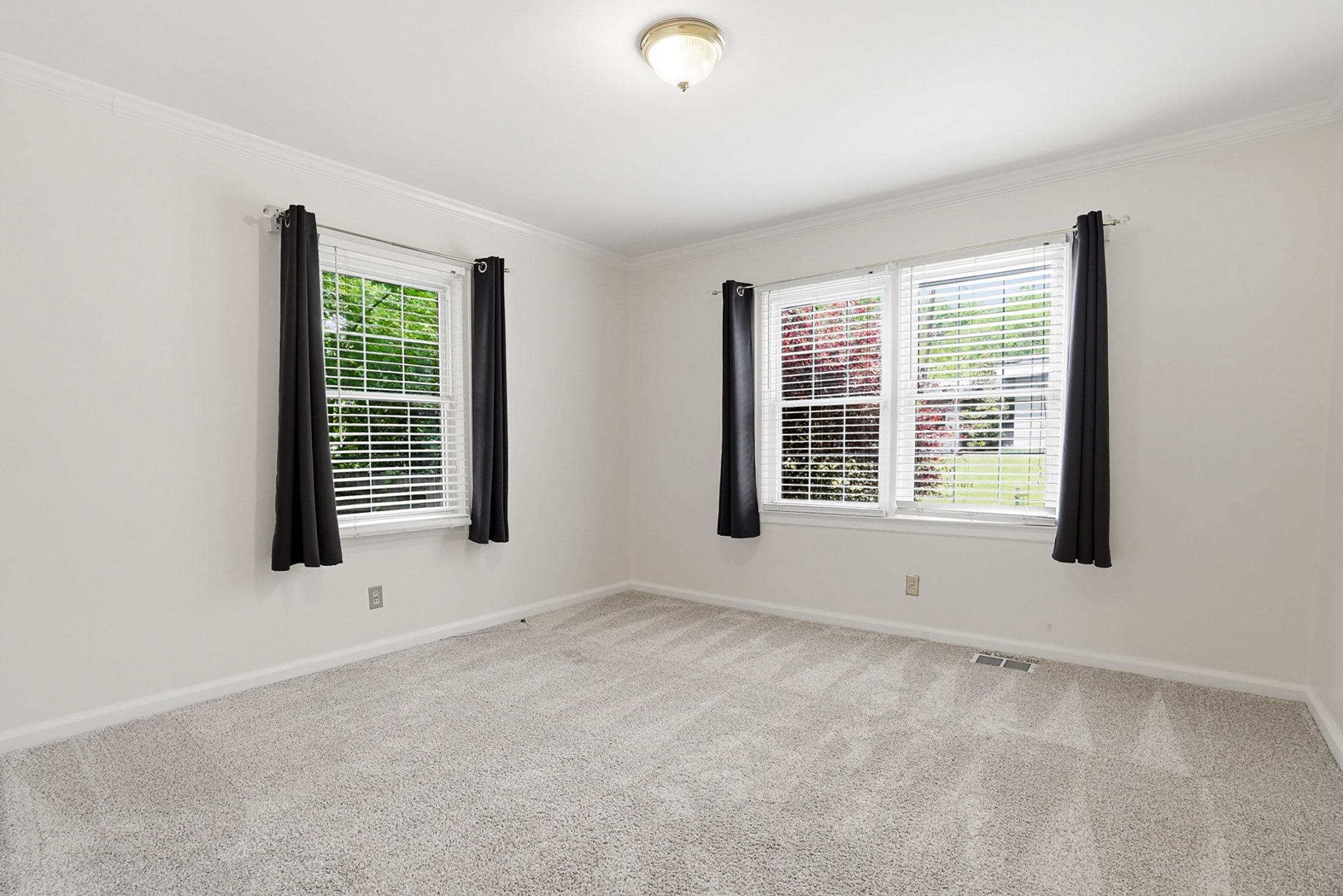  Charming Bungalow Tucked in Sought-After Lavista Park - 物件實景