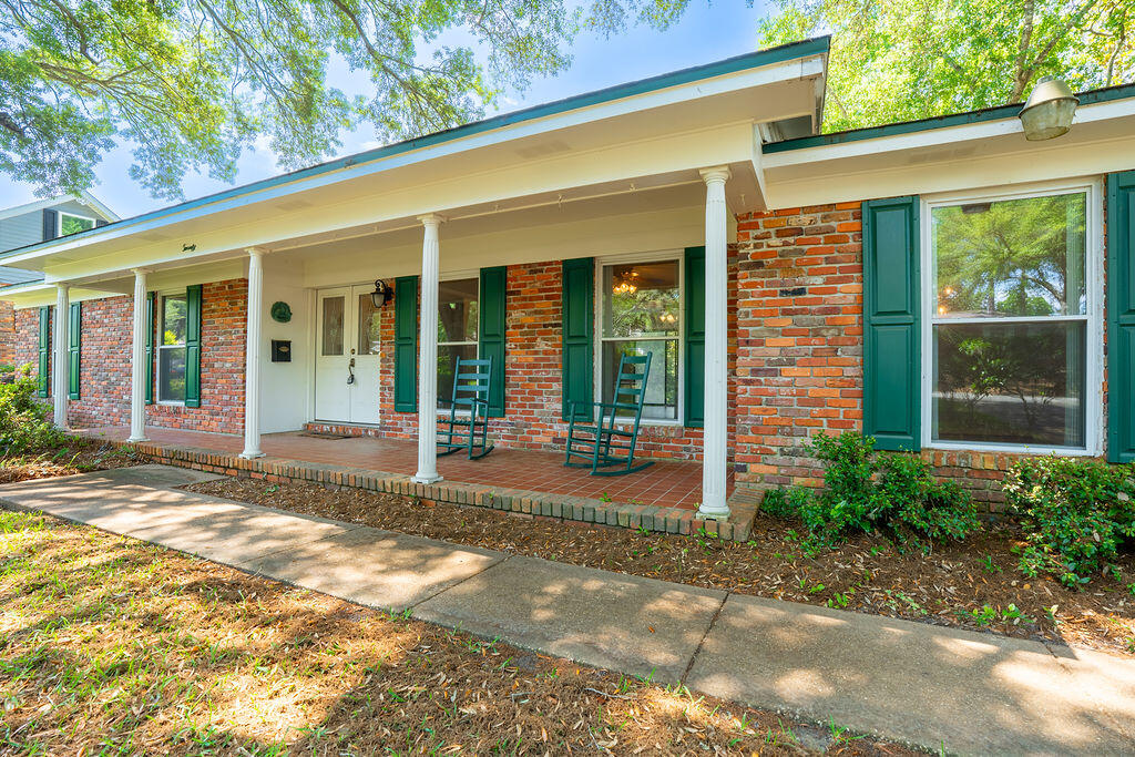 Fort Walton Beach, Florida, 32547, United States, 4 Bedrooms Bedrooms, ,3 BathroomsBathrooms,Residential,For Sale,1807234