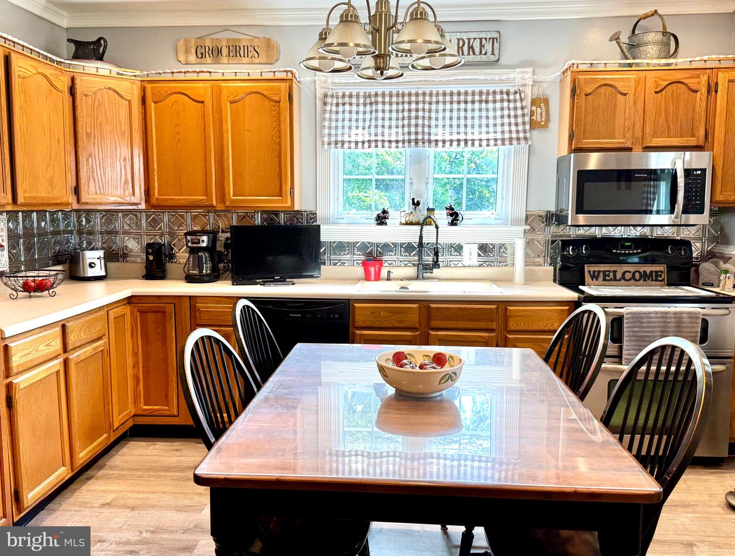 Dundalk, Maryland, 21222, United States, 3 Bedrooms Bedrooms, ,4 BathroomsBathrooms,Residential,For Sale,1906595