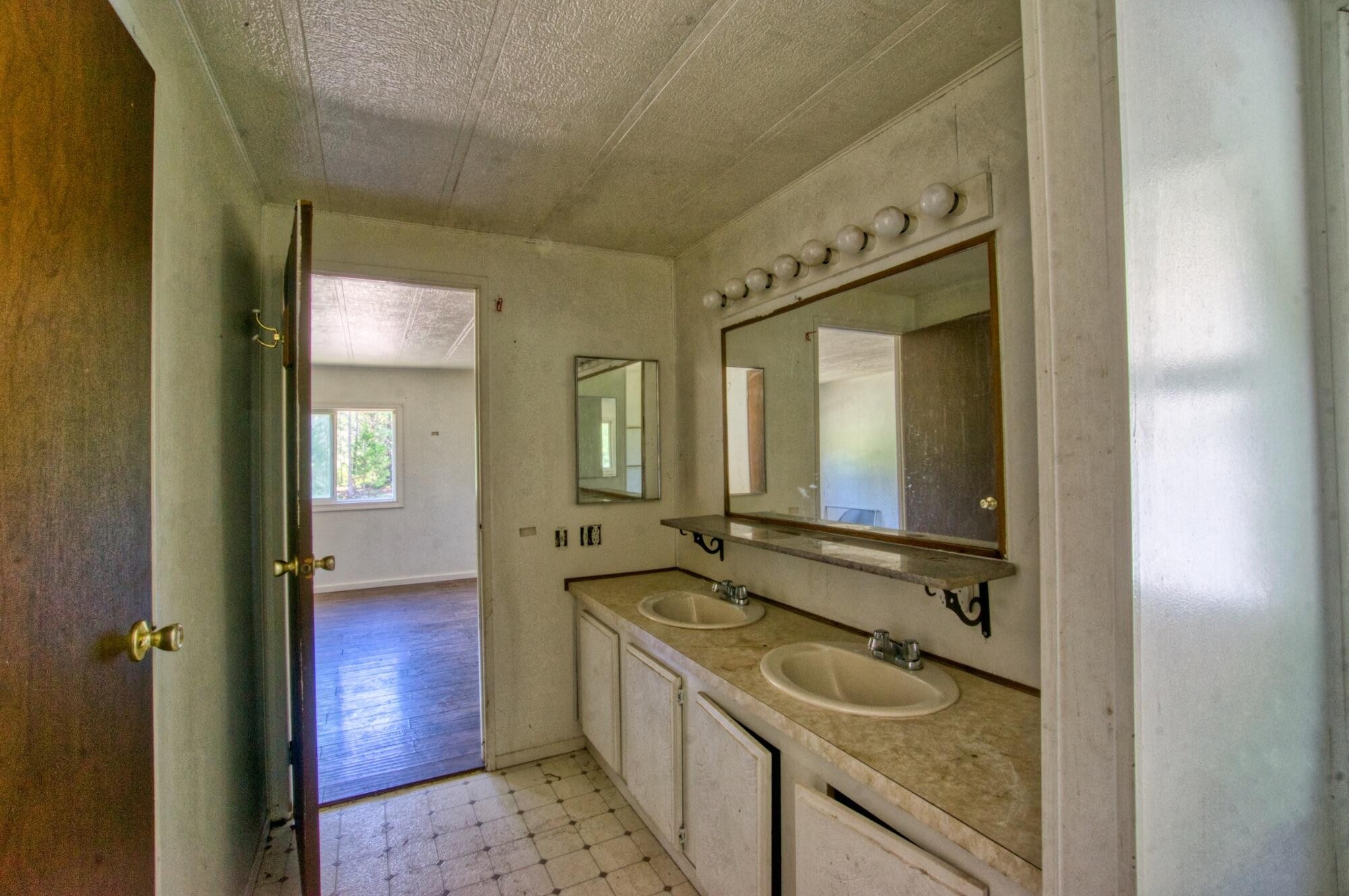 Grants Pass, Oregon, 97526, United States, 3 Bedrooms Bedrooms, ,2 BathroomsBathrooms,Residential,For Sale,1982829