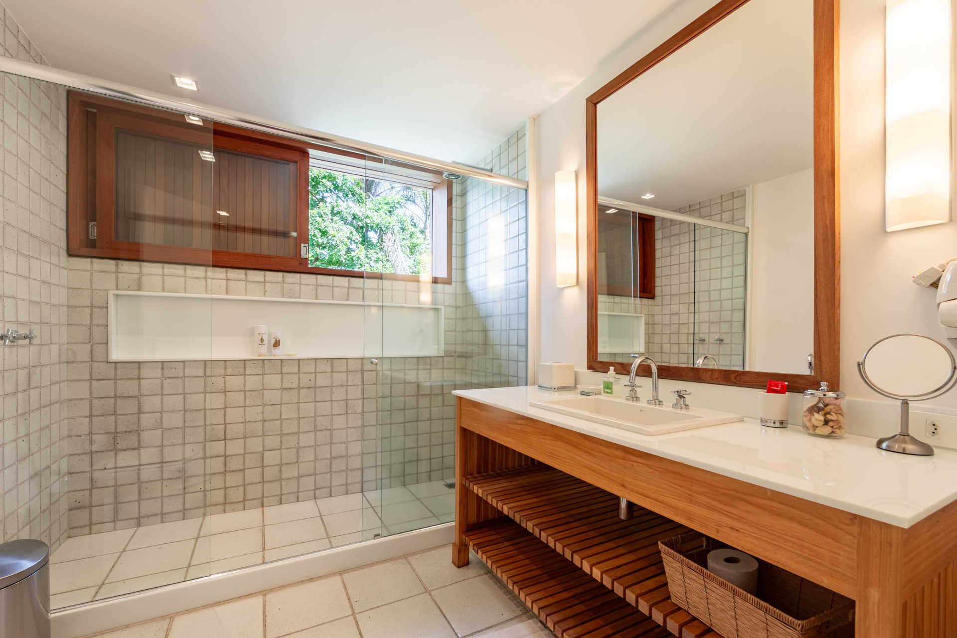  Signature residence integrated with nature in a private mountain setting - 物件實景