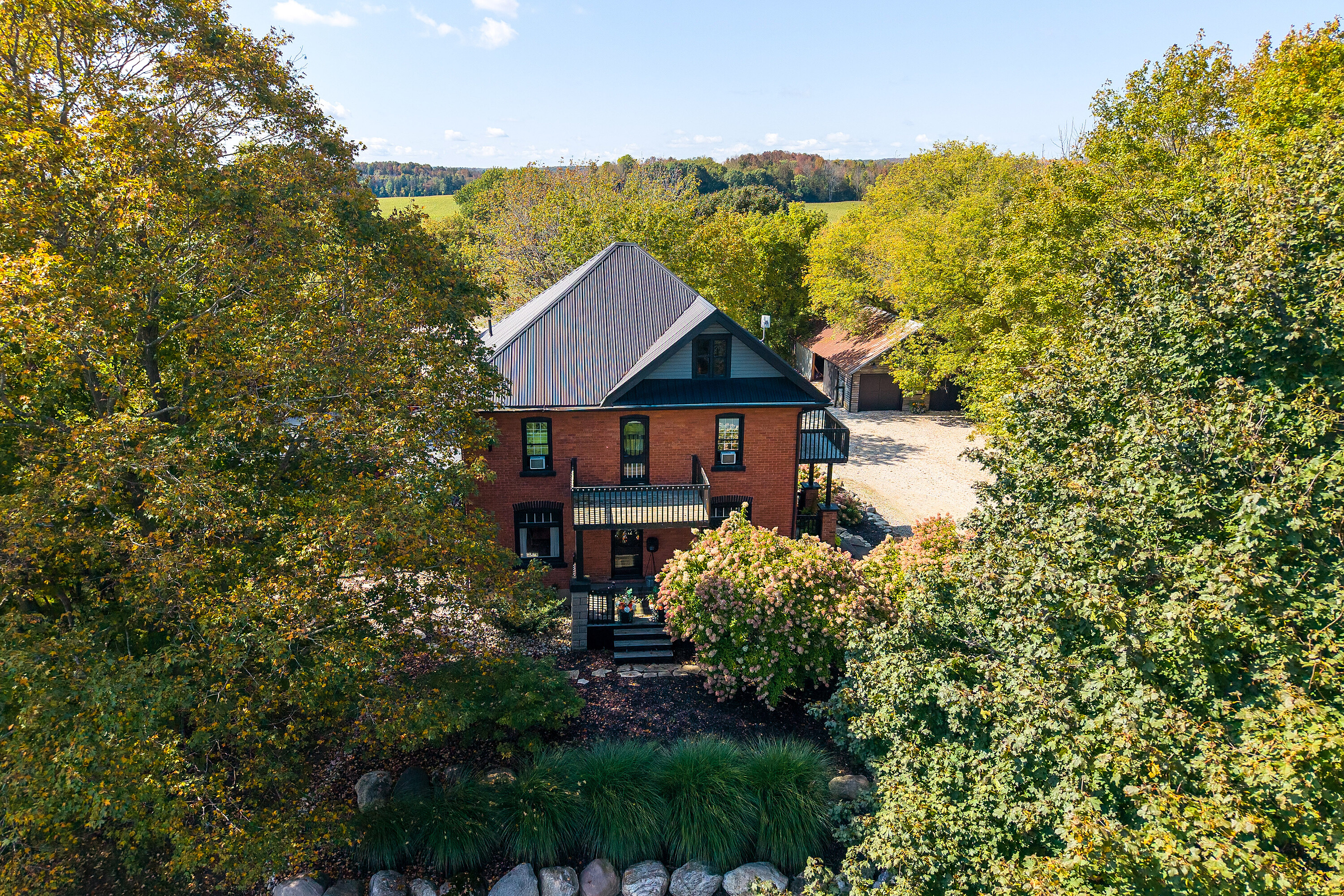  Charming Century Home - 物件實景