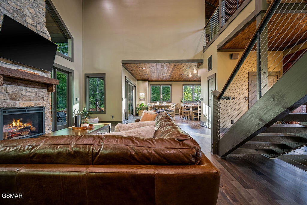 Gatlinburg, Tennessee, 37738, United States, 3 Bedrooms Bedrooms, ,5 BathroomsBathrooms,Residential,For Sale,2034960